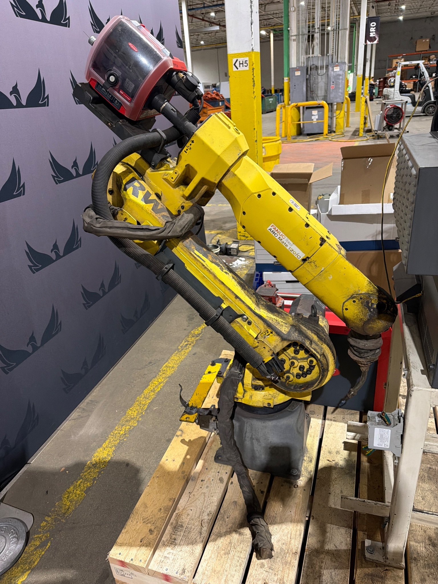FANUC ArcMate 120iC Robot Complete w/ R‑30iB Controller & Fronius Welding System 7