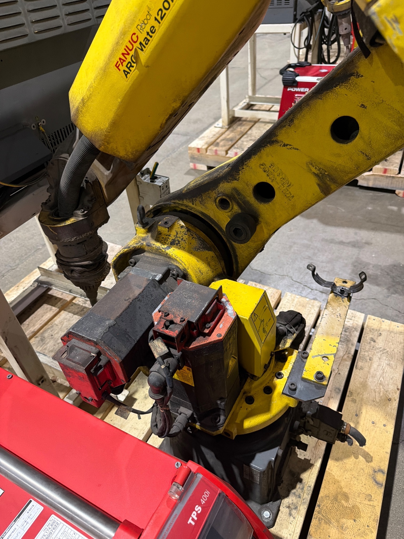 FANUC ArcMate 120iC Robot Complete w/ R‑30iB Controller & Fronius Welding System 10