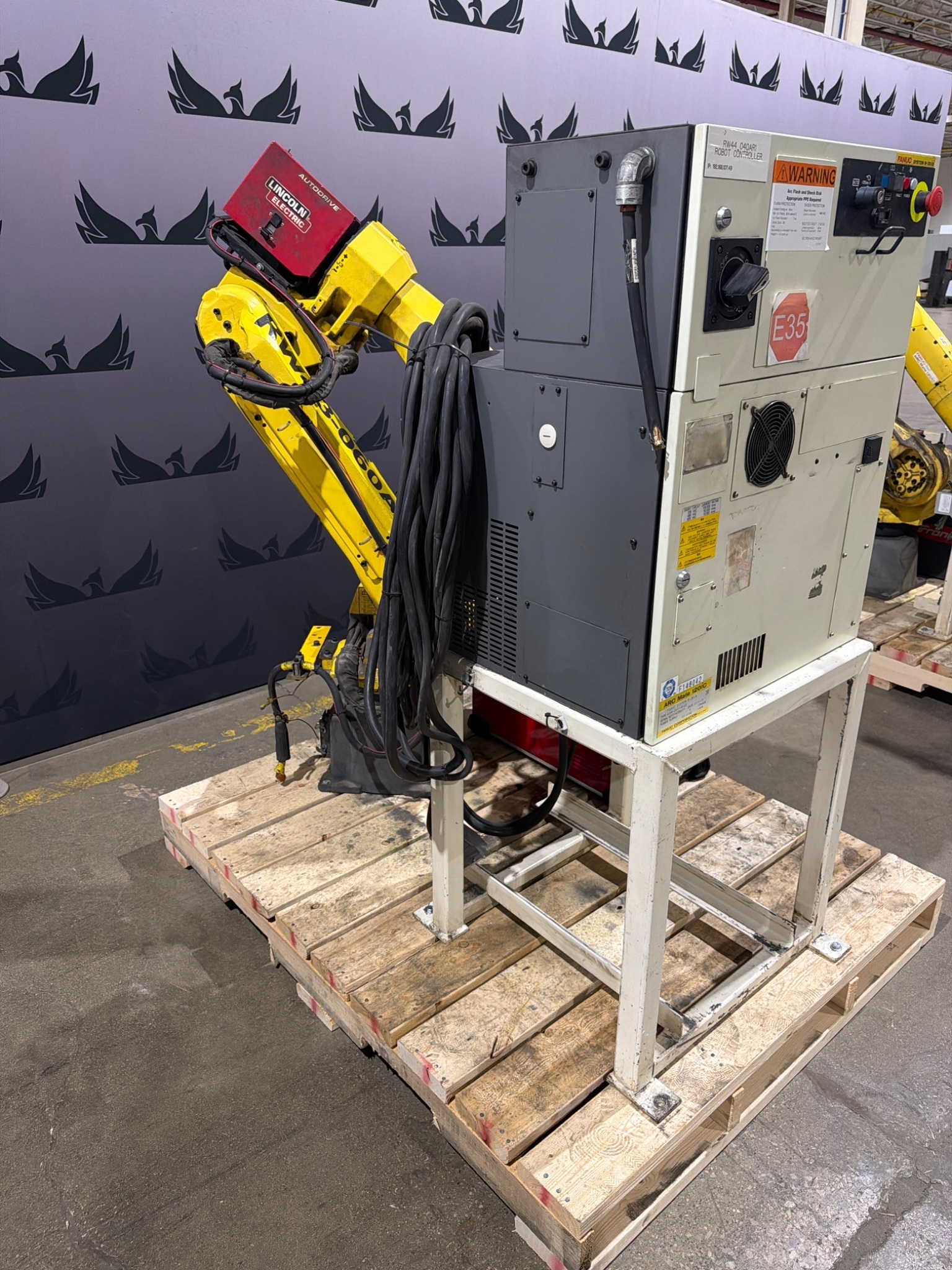 FANUC ArcMate 120iC Robot Complete w/ R‑30iB Controller & Lincoln Welding System 0