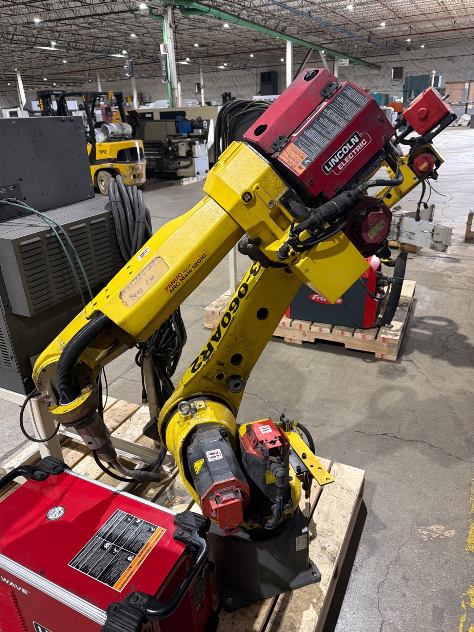 FANUC ArcMate 120iC Robot Complete w/ R‑30iB Controller & Lincoln Welding System 2