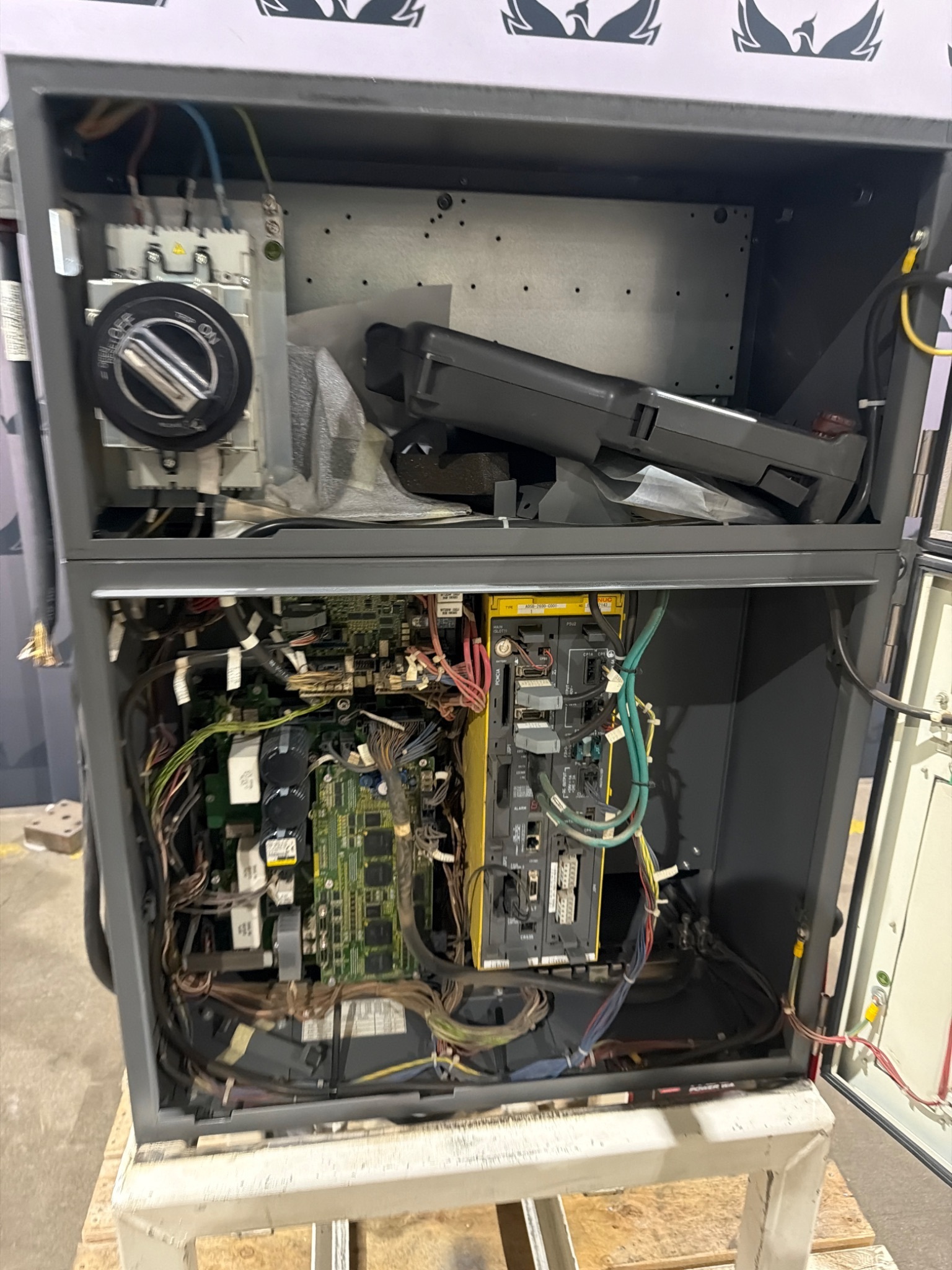 FANUC ArcMate 120iC Robot Complete w/ R‑30iB Controller & Lincoln Welding System 9