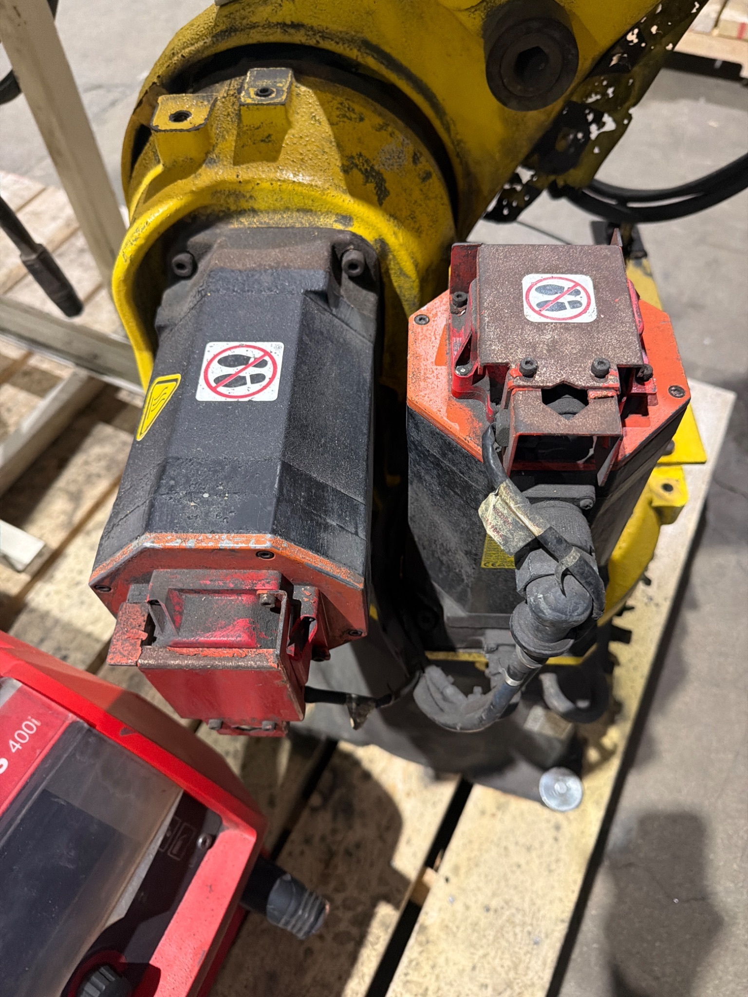 FANUC ArcMate 120iC Robot Complete w/ R‑30iB Controller & Fronius Welding System 4