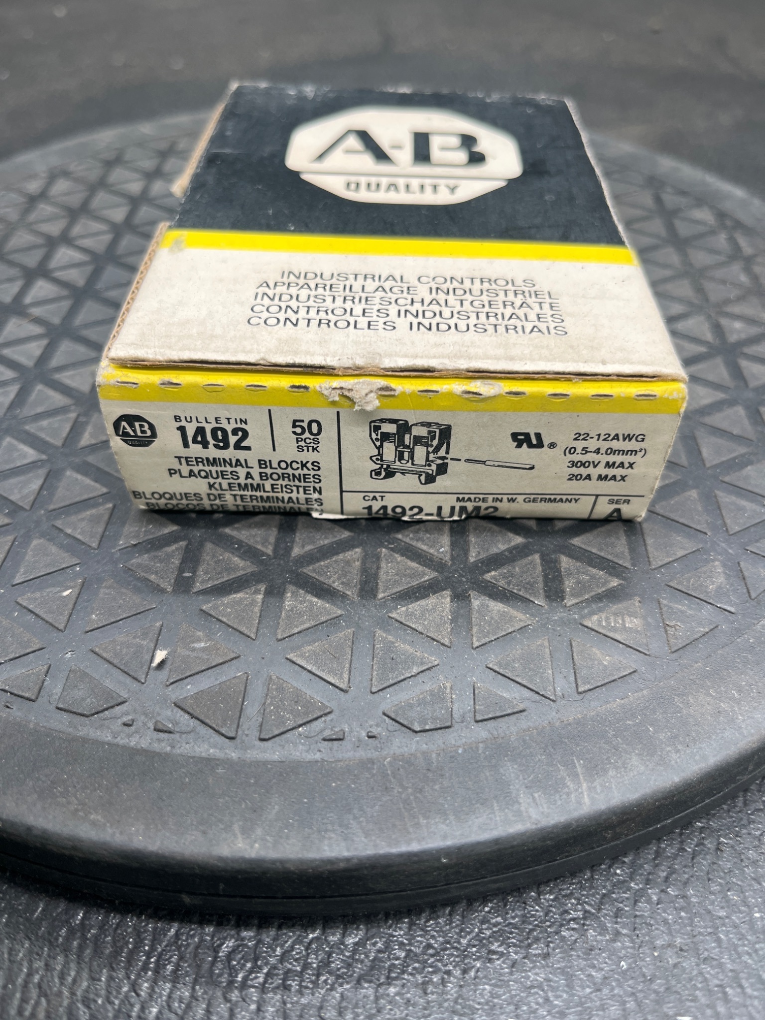 ALLEN‑BRADLEY 1492‑UM2 A Terminal Blocks (Box of 50) NEW 1