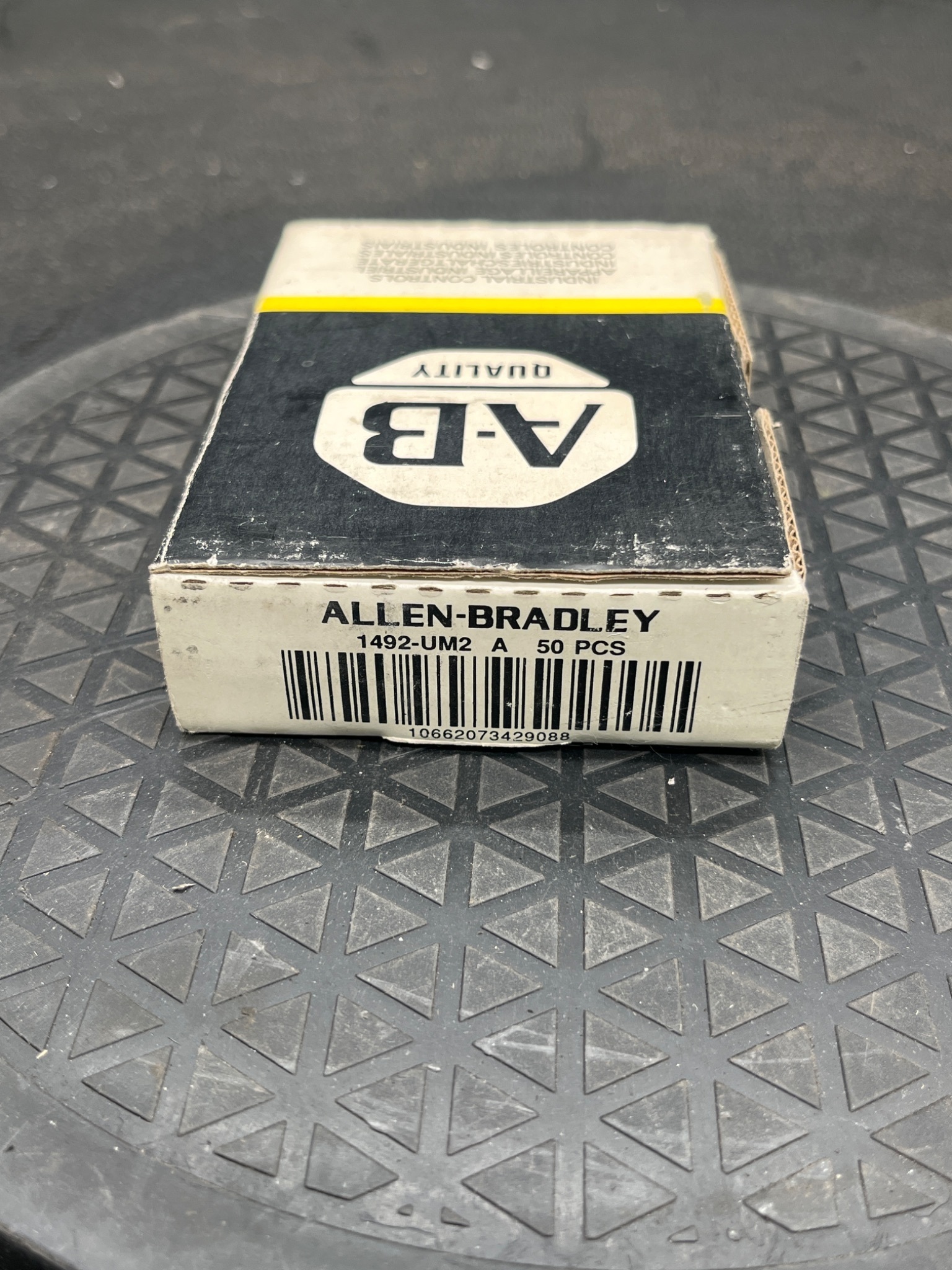 ALLEN‑BRADLEY 1492‑UM2 A Terminal Blocks (Box of 50) NEW 3