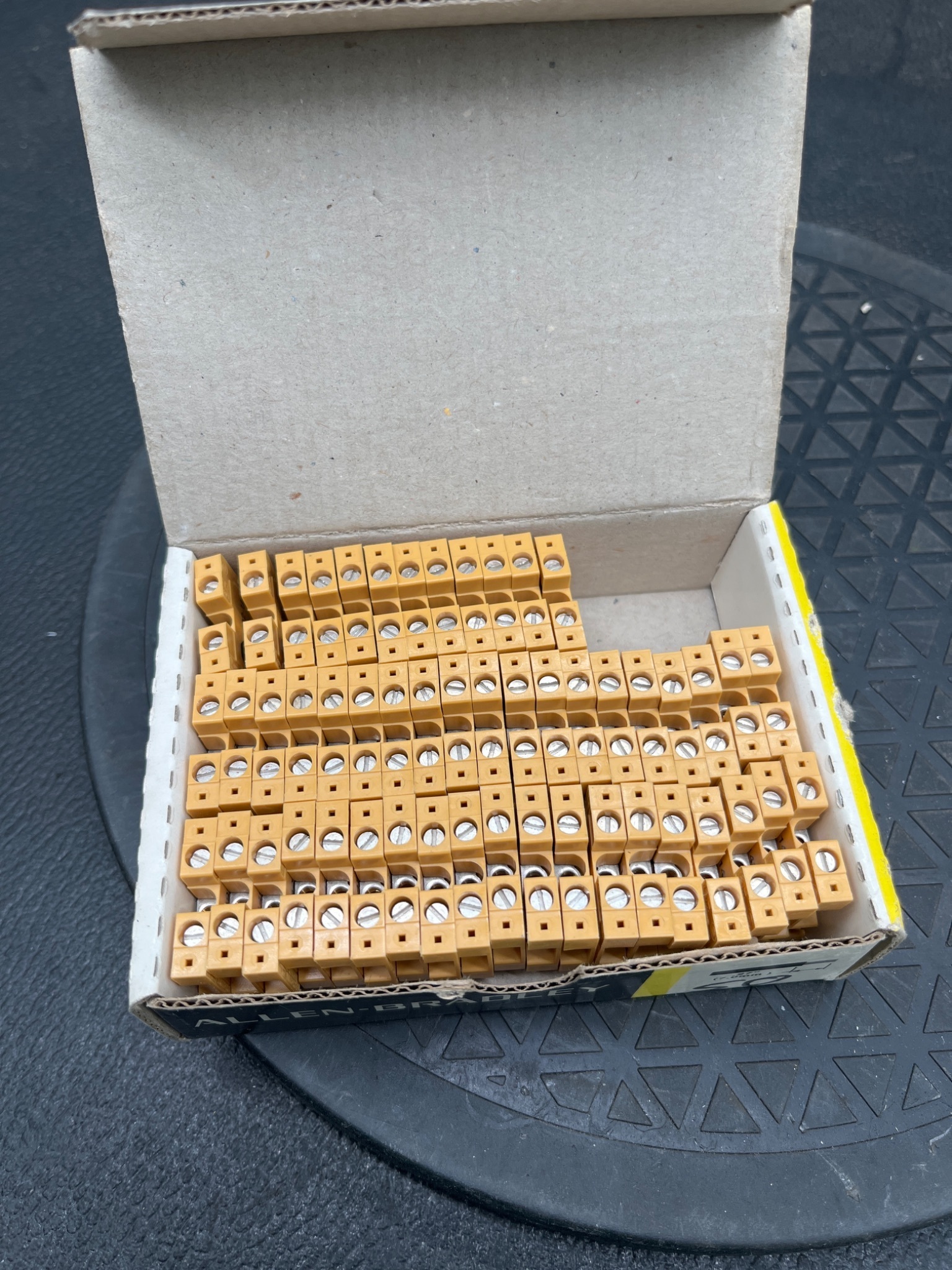 ALLEN‑BRADLEY 1492‑UM2 A Terminal Blocks (Box of 50) NEW 5