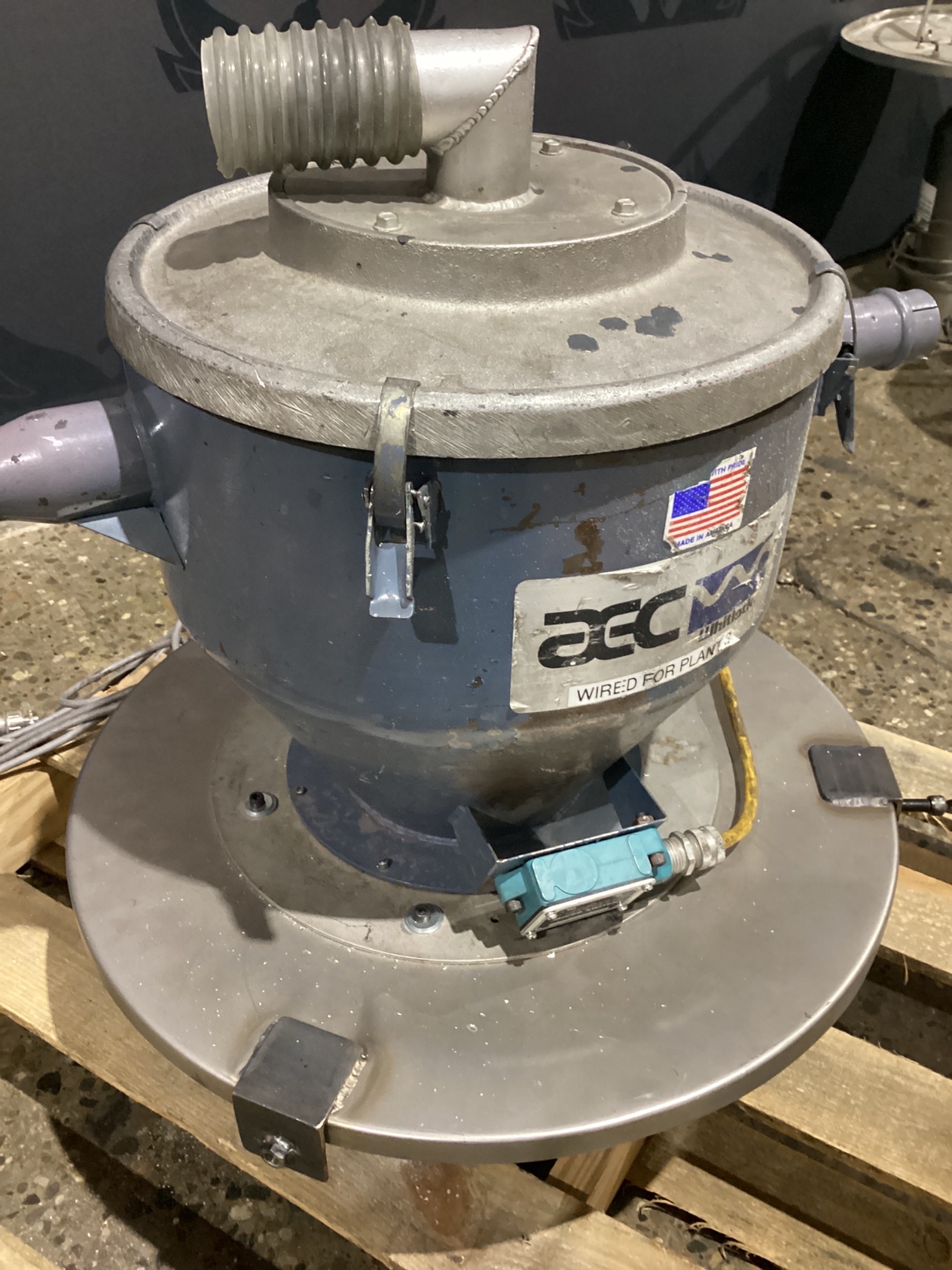 AEC Whitlock PVH-071G Vacuum Hopper Loader USED 3