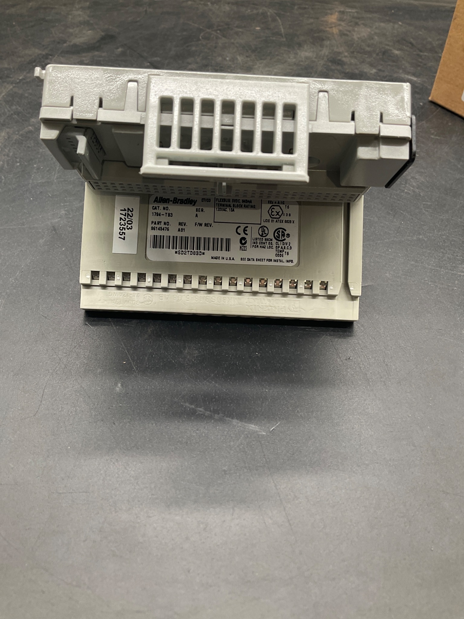 ALLEN-BRADLEY 1794-TB3 FLEX I/O Terminal Base Unit NEW 4