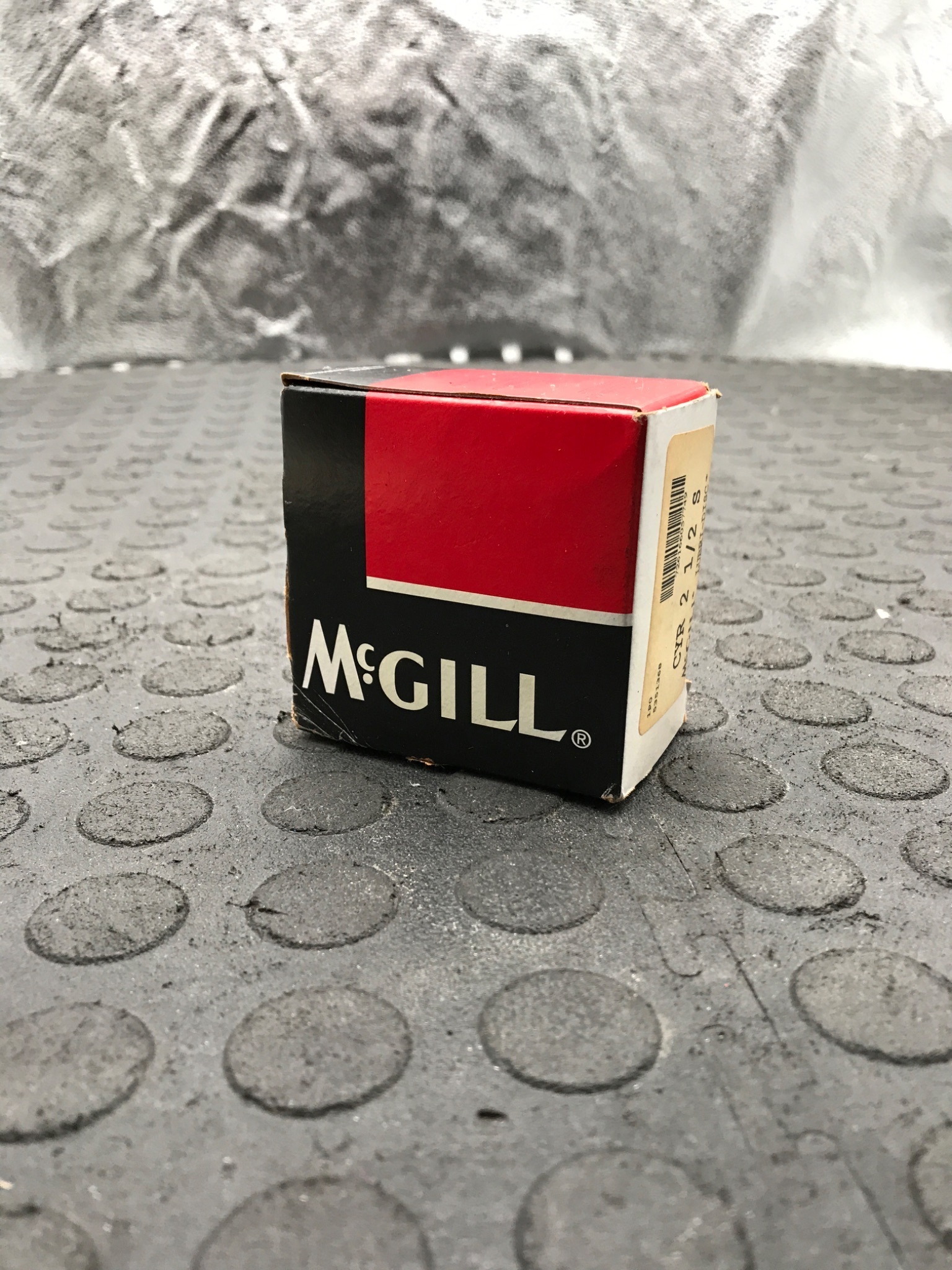 MCGILL CYR 2-1/2 S Cam Follower Roller Bearing NEW 0