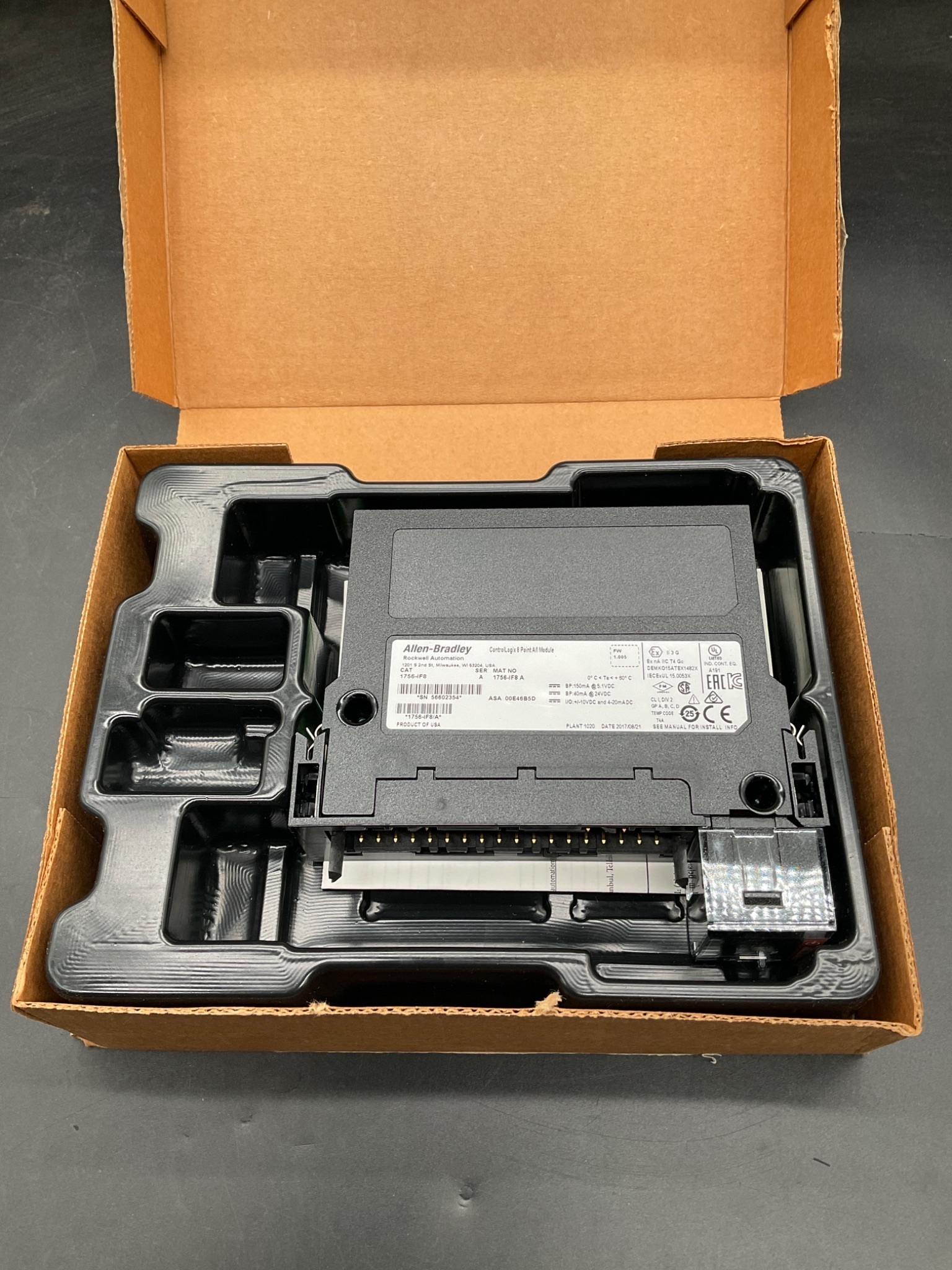 ALLEN-BRADLEY 1756-IF8 Analog Input Module Series A NEW 0