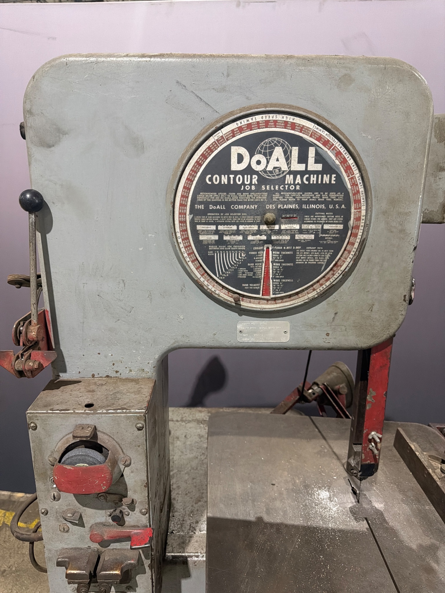 DOALL DBW-12 Vertical Band Saw 12" 200V 3PH USED 1