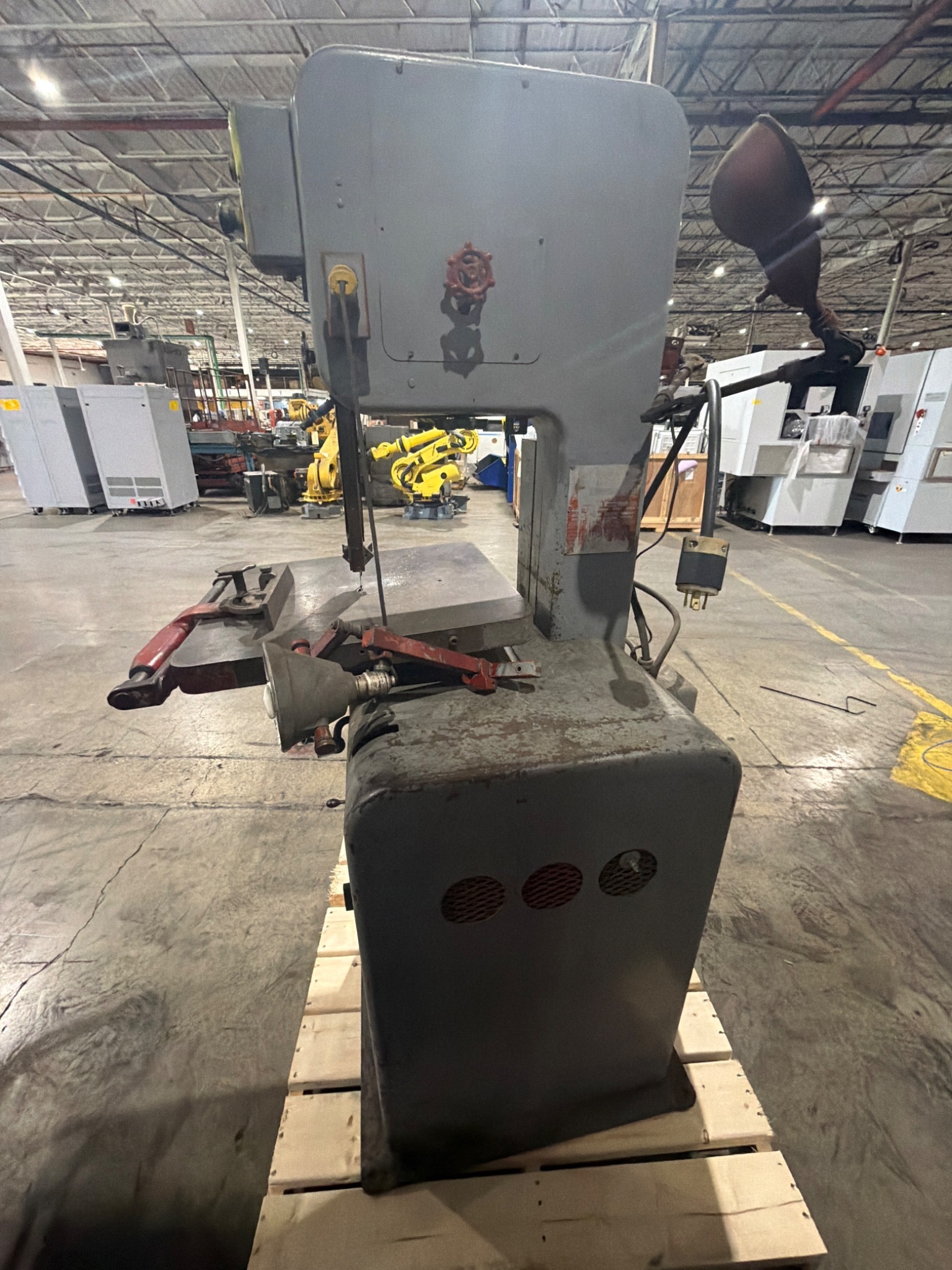 DOALL DBW-12 Vertical Band Saw 12" 200V 3PH USED 4