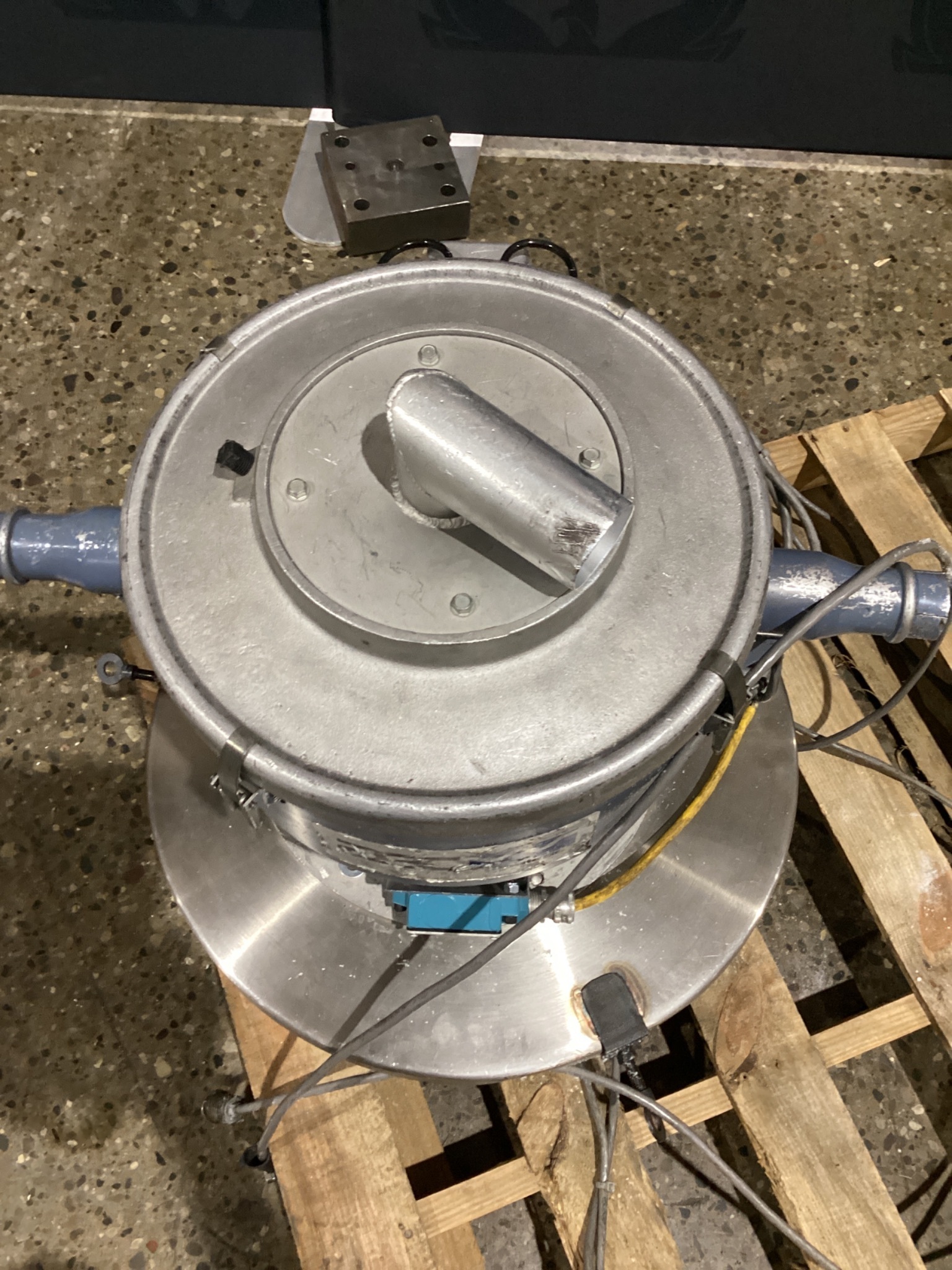 AEC WHITLOCK PVH-071G Vacuum Hopper Loader 1.5" Inlet 2" Outlet USED 3