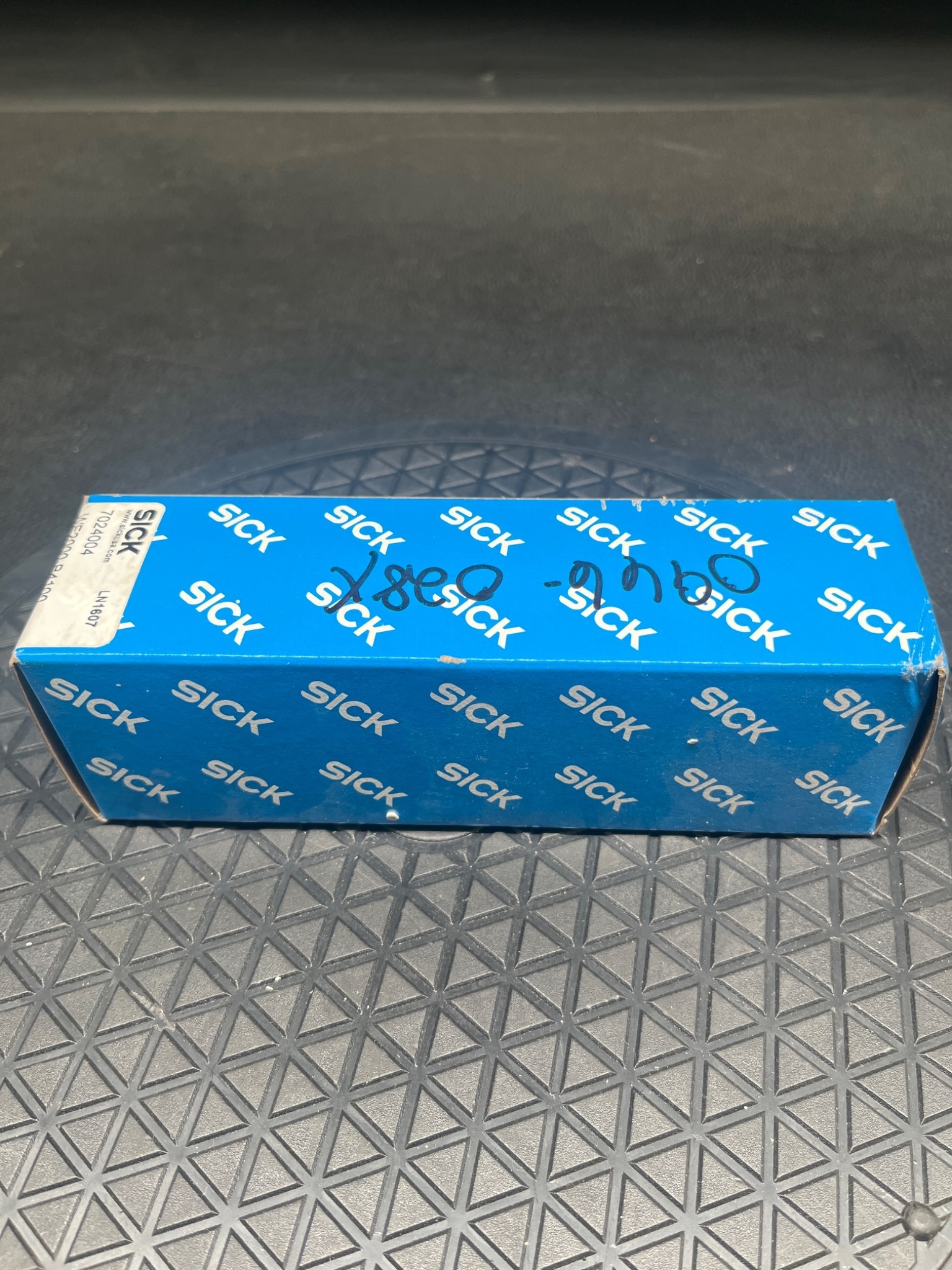SICK WE2000-B4100 Photoelectric Sensor NEW 0