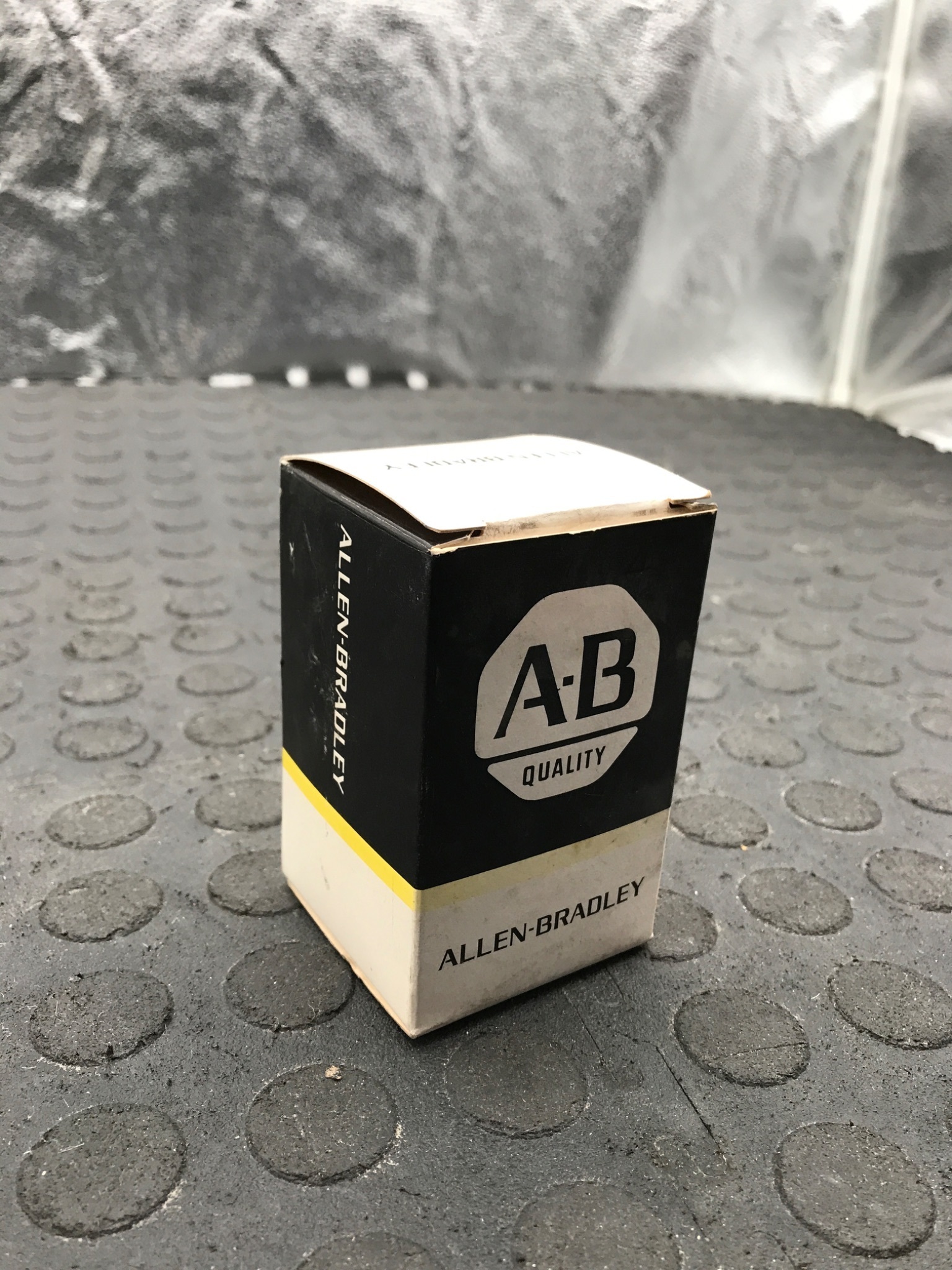 Allen‑Bradley 800T-J2KA7WA Selector Switch 3 Position Maintained NEW 0