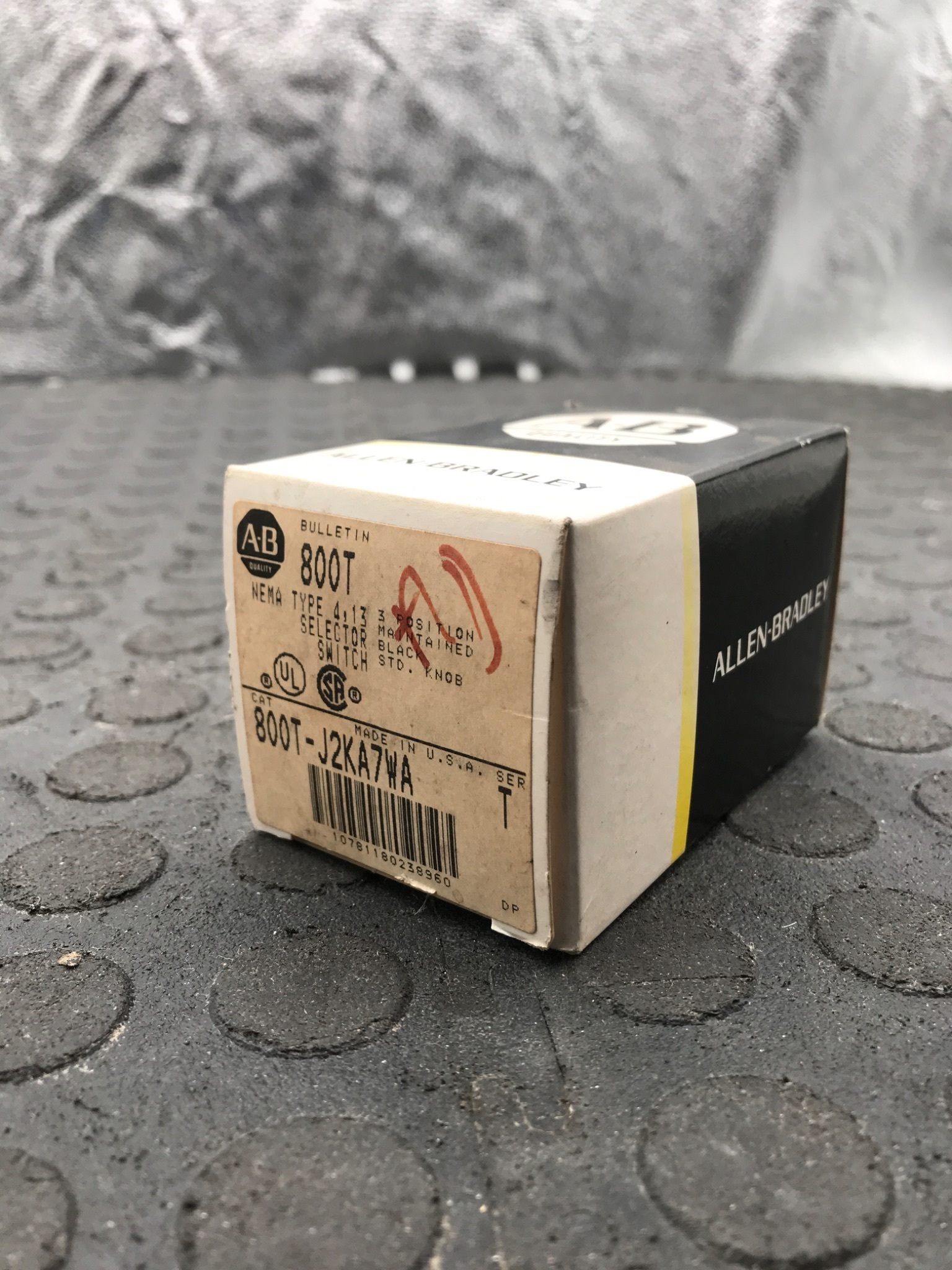 Allen‑Bradley 800T-J2KA7WA Selector Switch 3 Position Maintained NEW 1