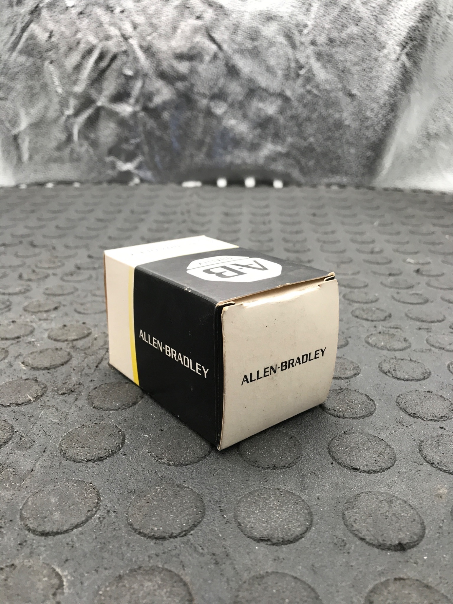 Allen‑Bradley 800T-J2KA7WA Selector Switch 3 Position Maintained NEW 2