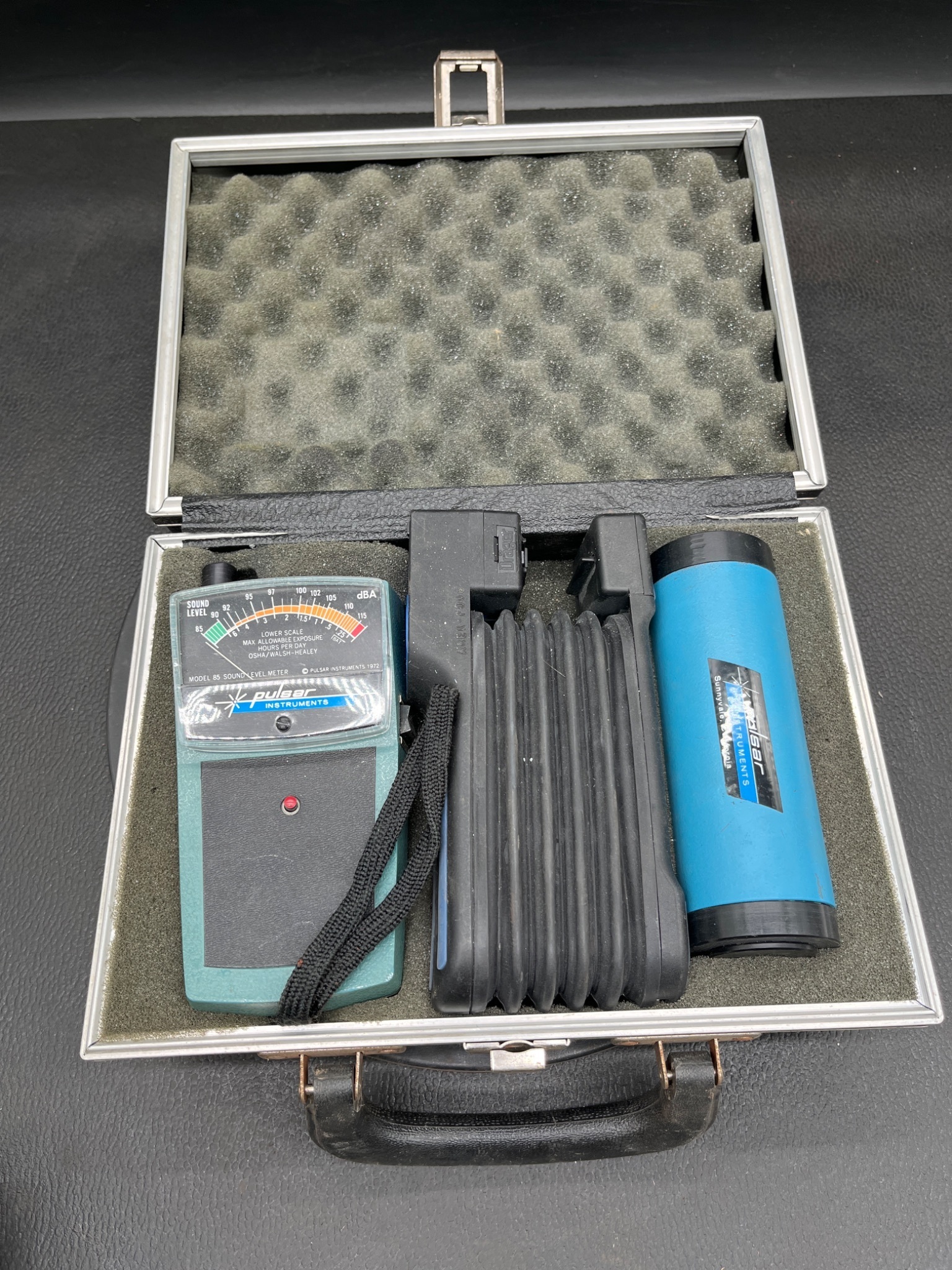 PULSAR INSTRUMENTS Model 85 Sound Level Meter w/ Calibrator and Accuro Pump 0