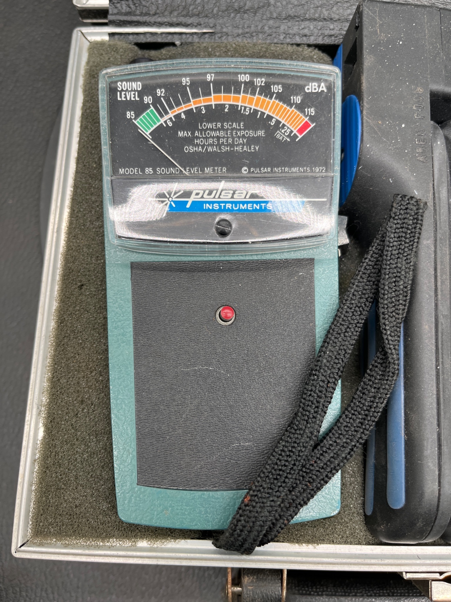 PULSAR INSTRUMENTS Model 85 Sound Level Meter w/ Calibrator and Accuro Pump 1