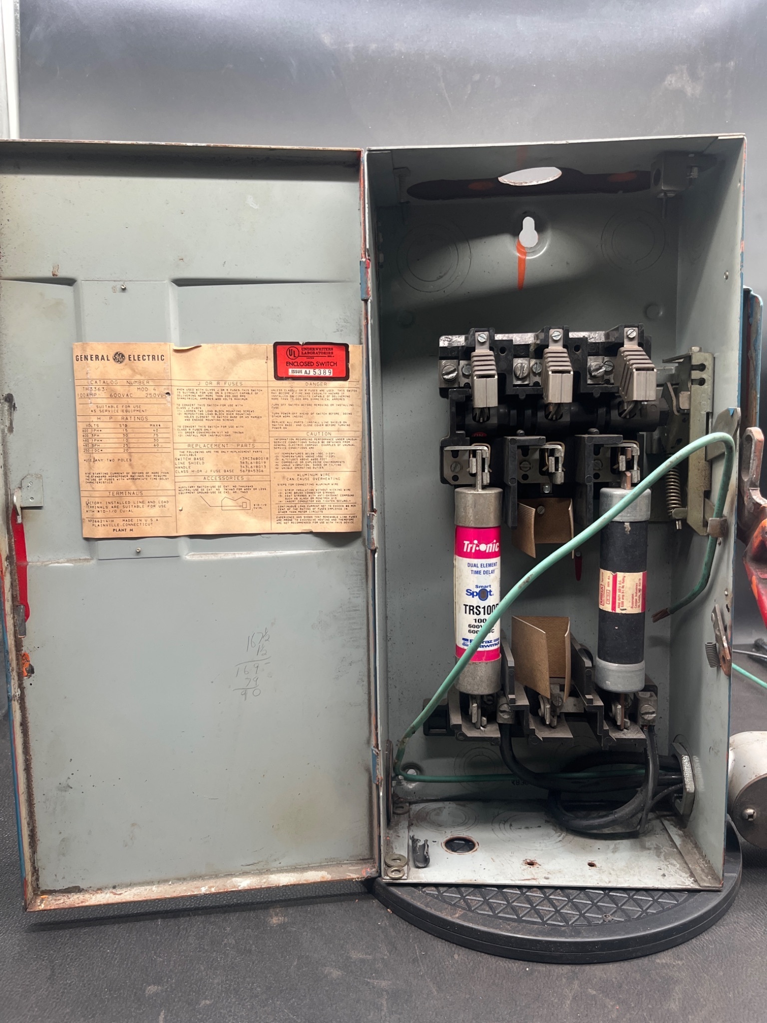 General Electric TH3363 Heavy Duty Safety Switch USED 3