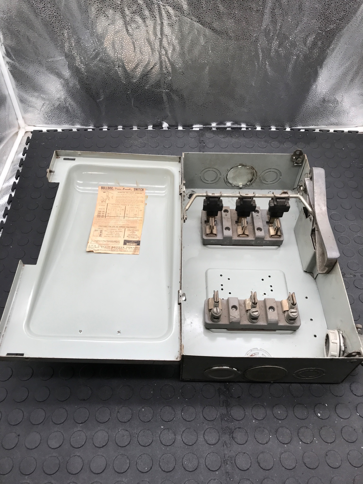 I‑T‑E F‑353 Heavy Duty Safety Switch USED 2