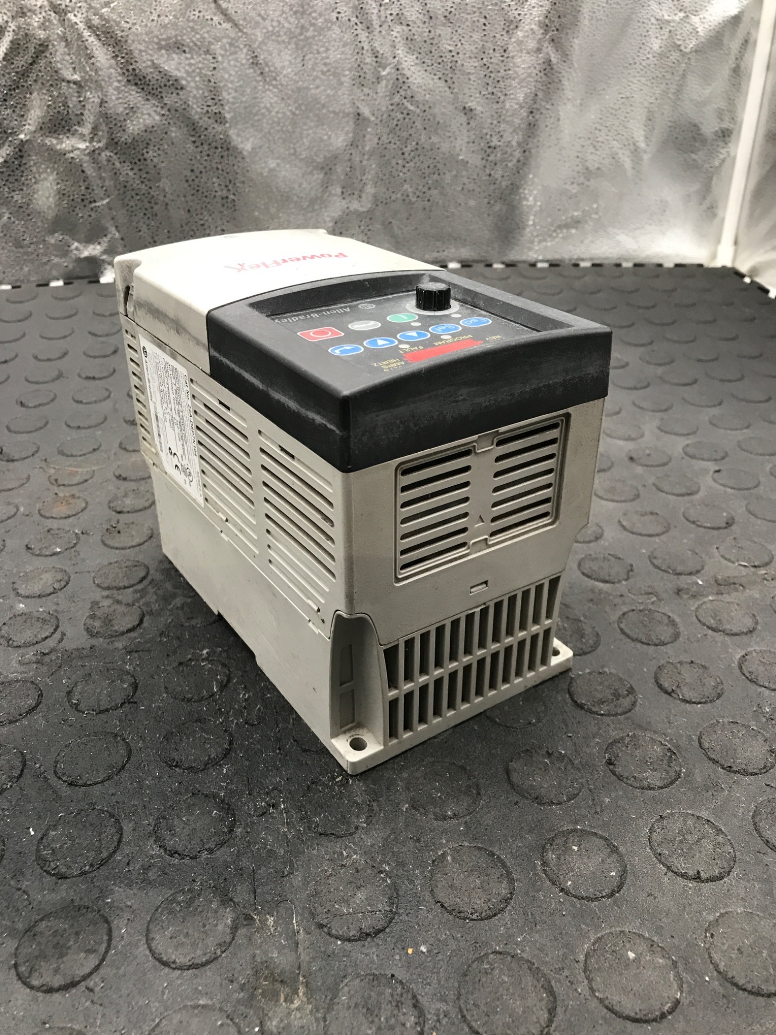 ALLEN‑BRADLEY 22A‑D8P7N104 PowerFlex 4 AC Drive USED 4