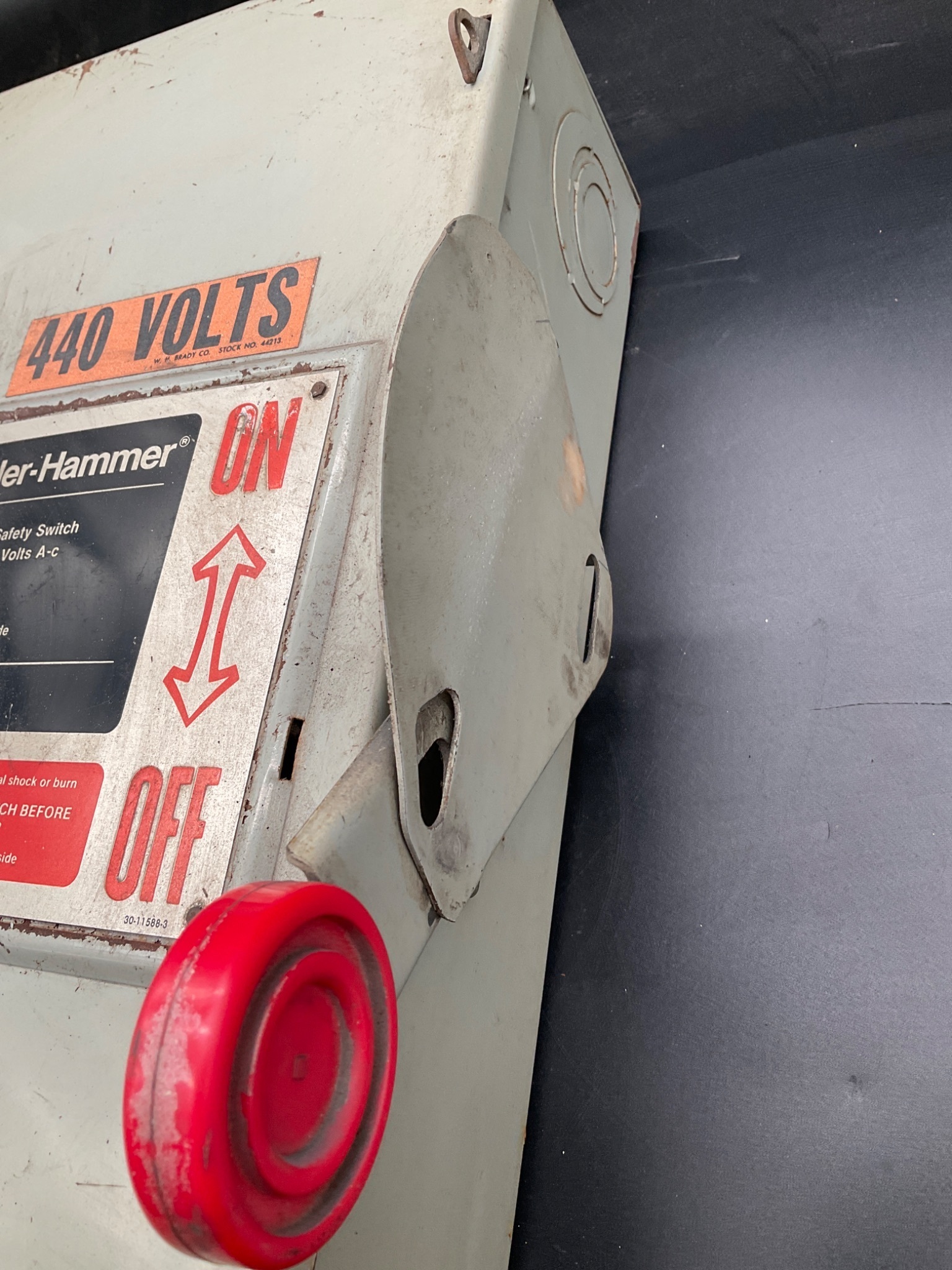 CUTLER‑HAMMER DH363FGK Heavy Duty Fusible Safety Switch USED 4