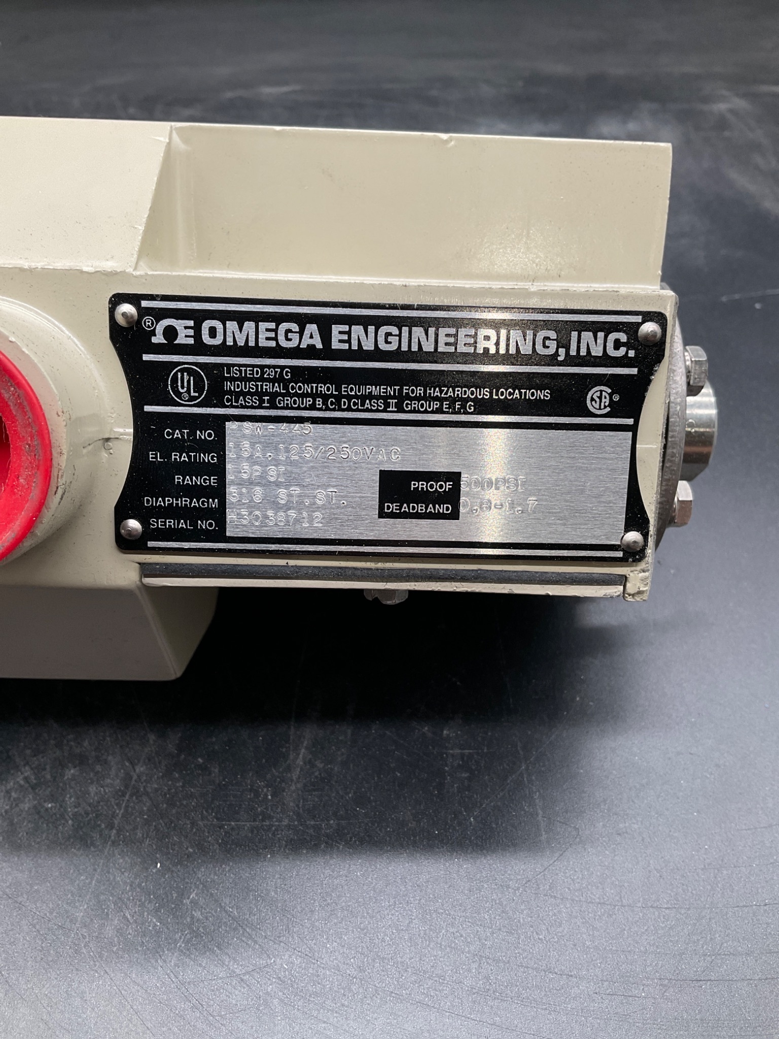 Omega Engineering PSW‑443 Pressure Switch USED 4
