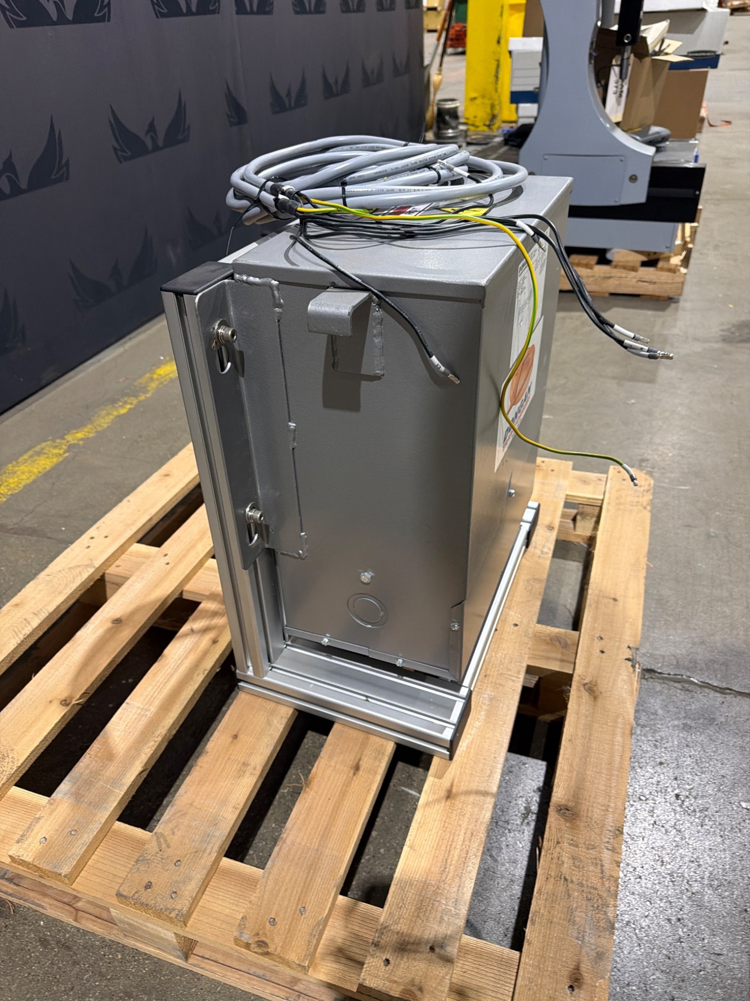 Dongan 76‑0209SH Three Phase General Purpose Transformer USED 2