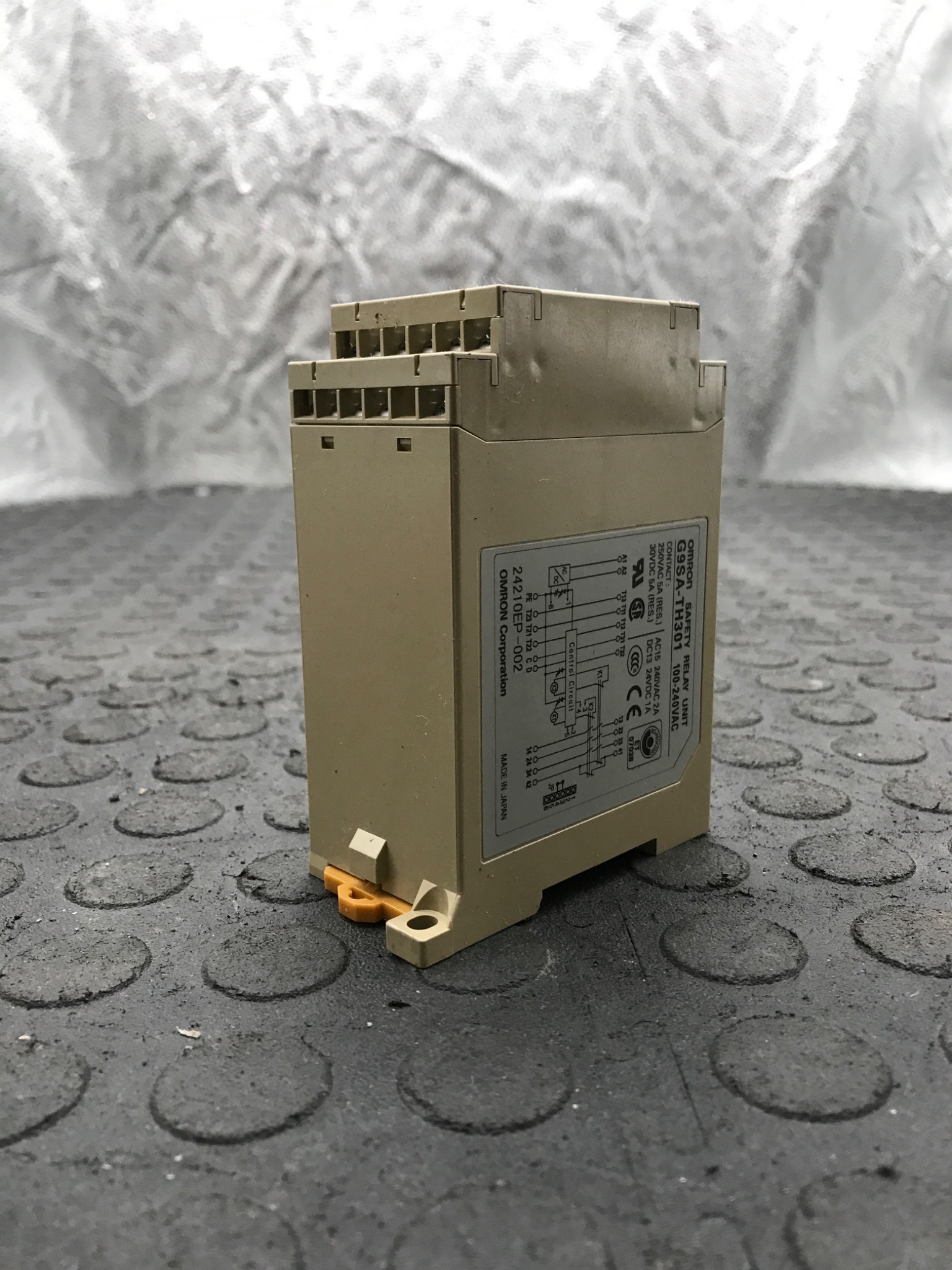 OMRON G9SA‑TH301 Safety Relay 100–240VAC USED 1