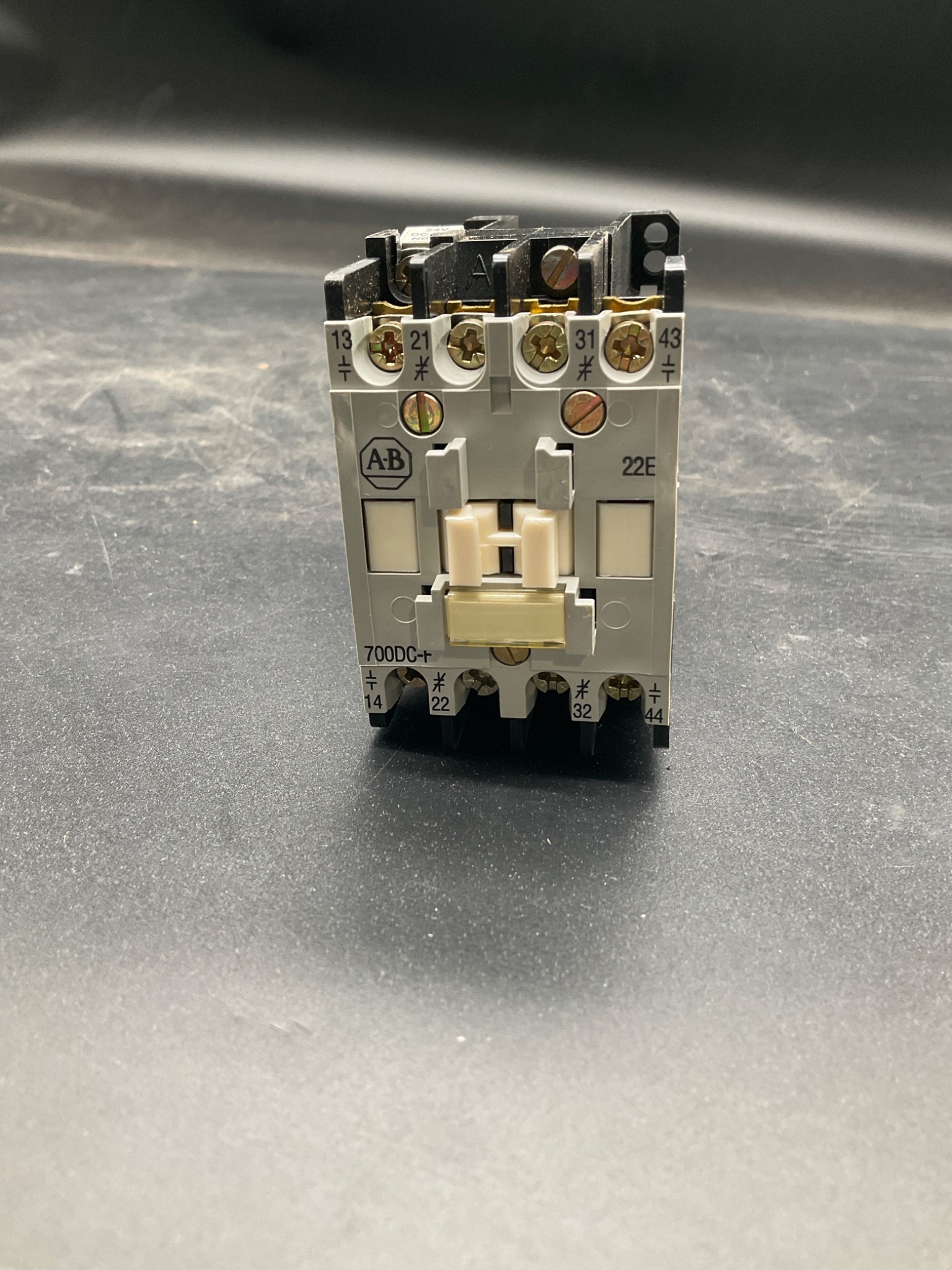 ALLEN‑BRADLEY 700DC‑F220Z24 Control Relay NEW 1