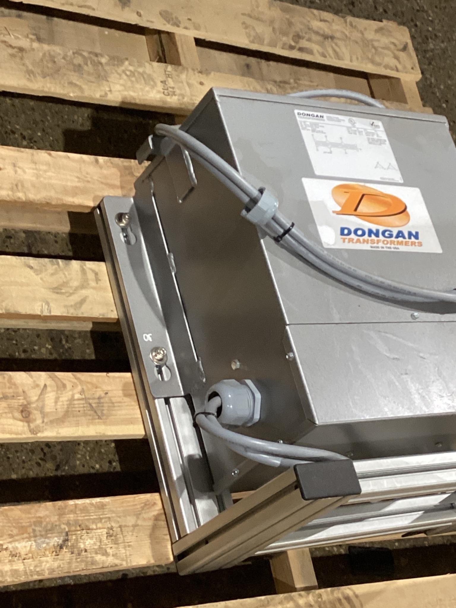 DONGAN 76‑0209SH 9 KVA Transformer 480V - 240V USED 1