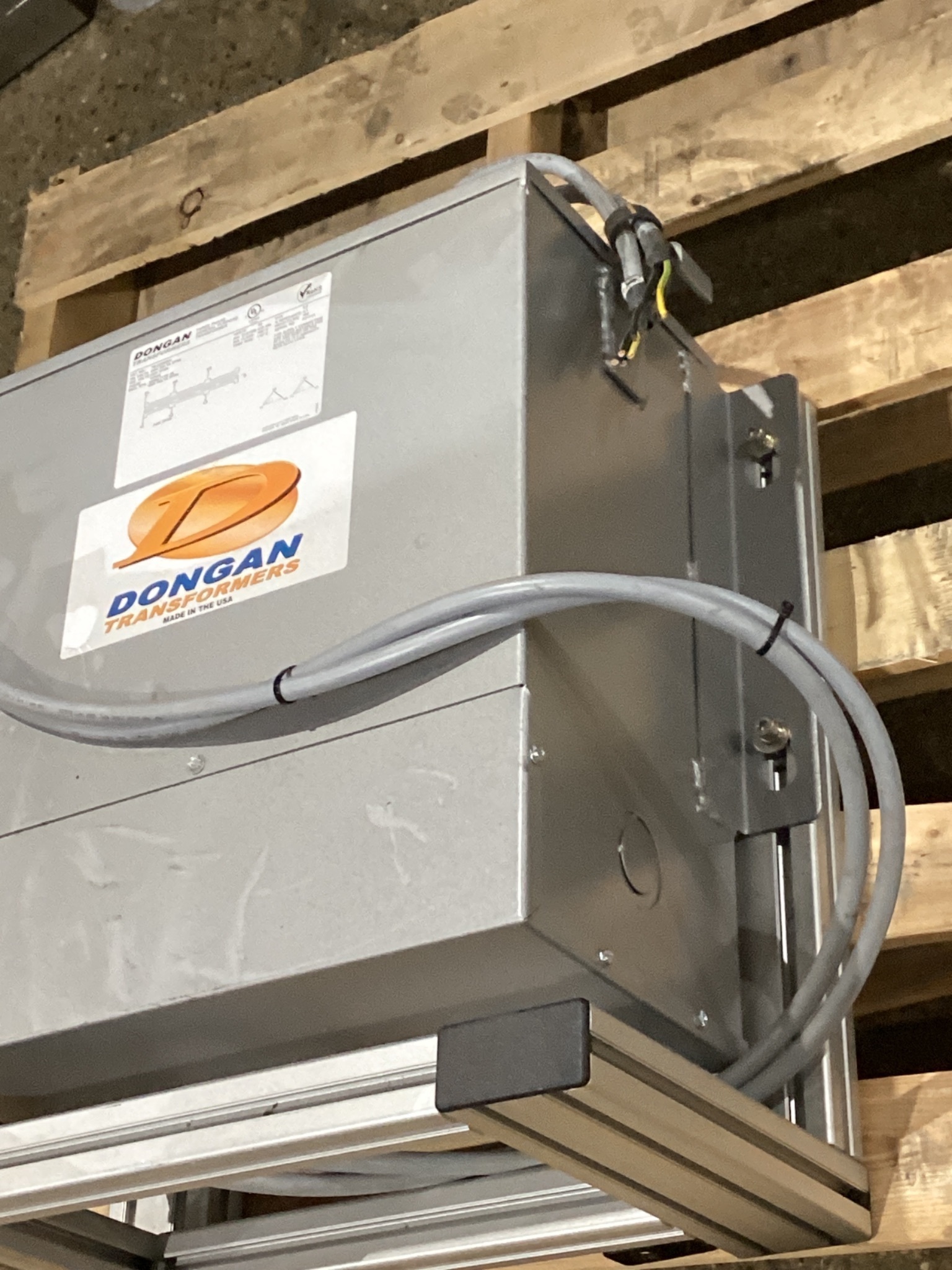 DONGAN 76‑0209SH 9 KVA Transformer 480V - 240V USED 2
