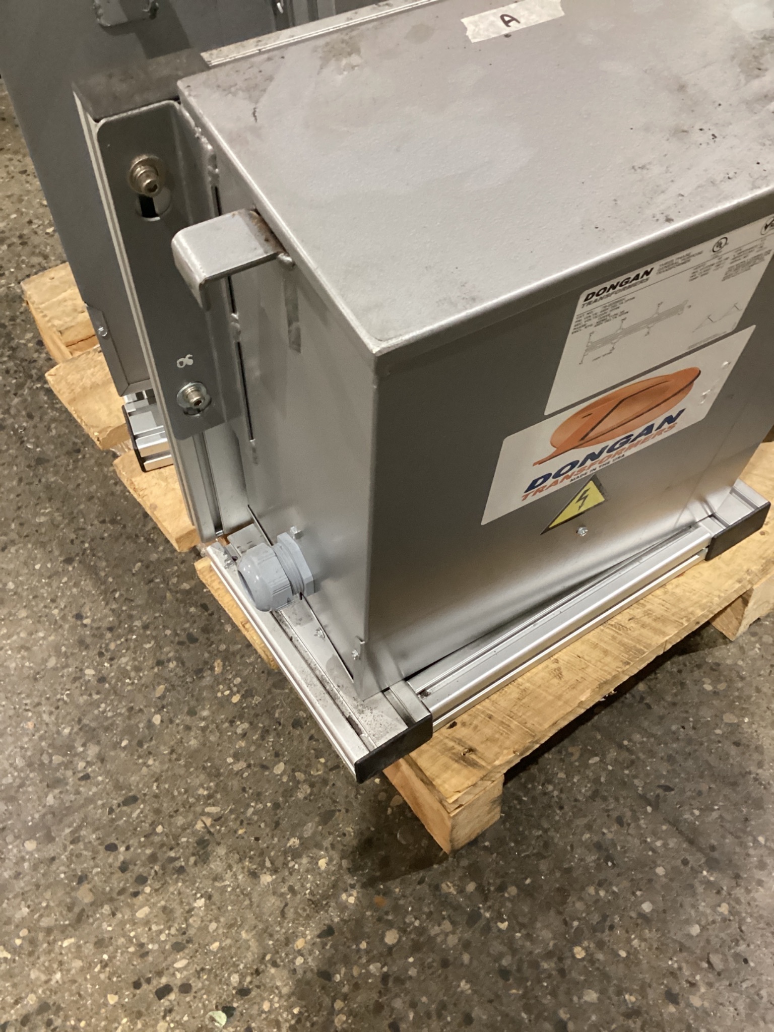 DONGAN 76‑0209SH 9 KVA Transformer 480V - 240V USED 1