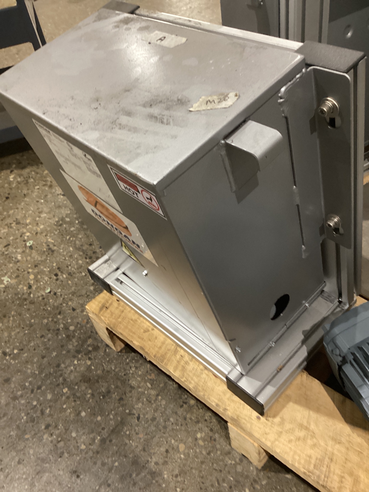 DONGAN 76‑0209SH 9 KVA Transformer 480V - 240V USED 2