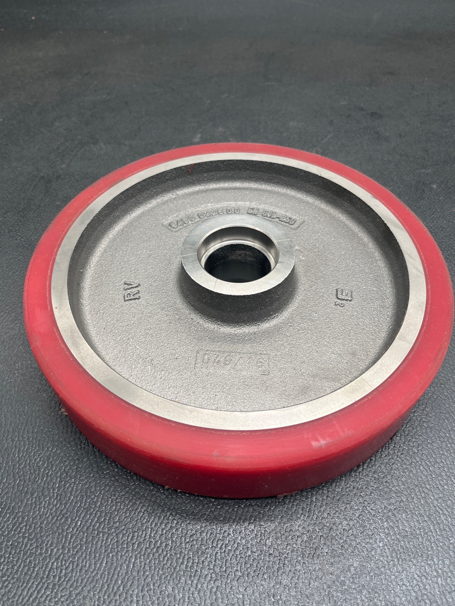 RADER‑VOGEL 5450 0325 00 Polyurethane Wheel 10" Dia w/Cast Iron Hub NEW 0