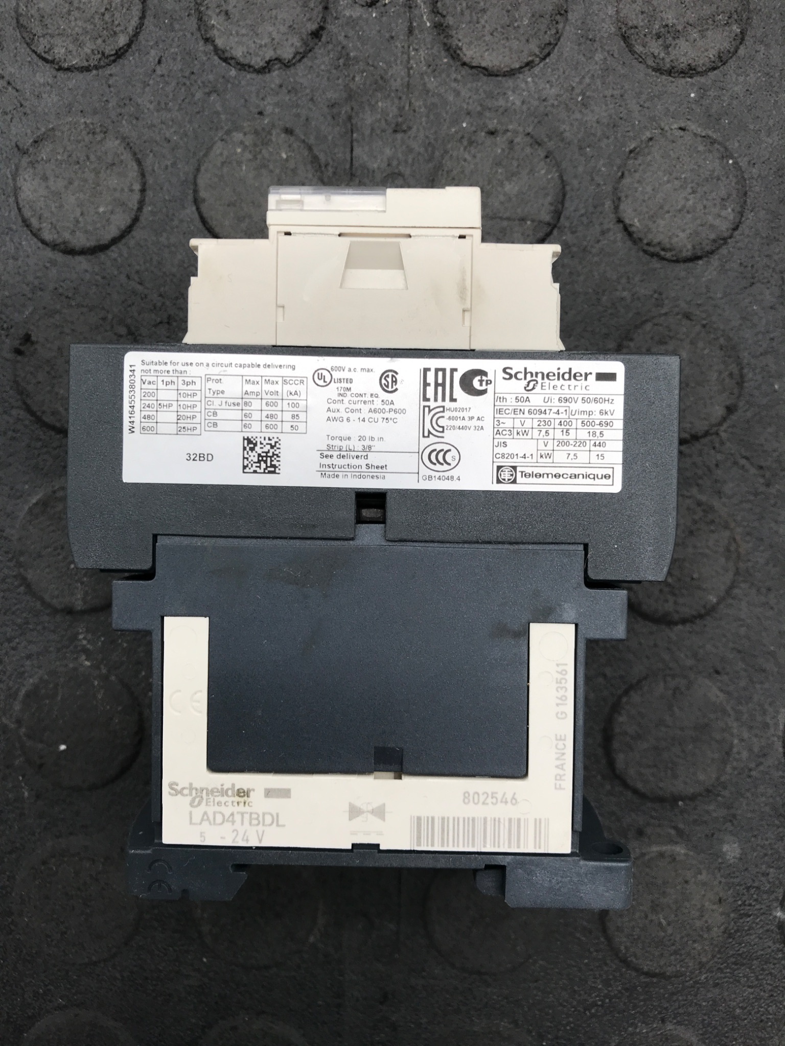SCHNEIDER ELECTRIC LC1D32BD TeSys D Contactor NEW 3