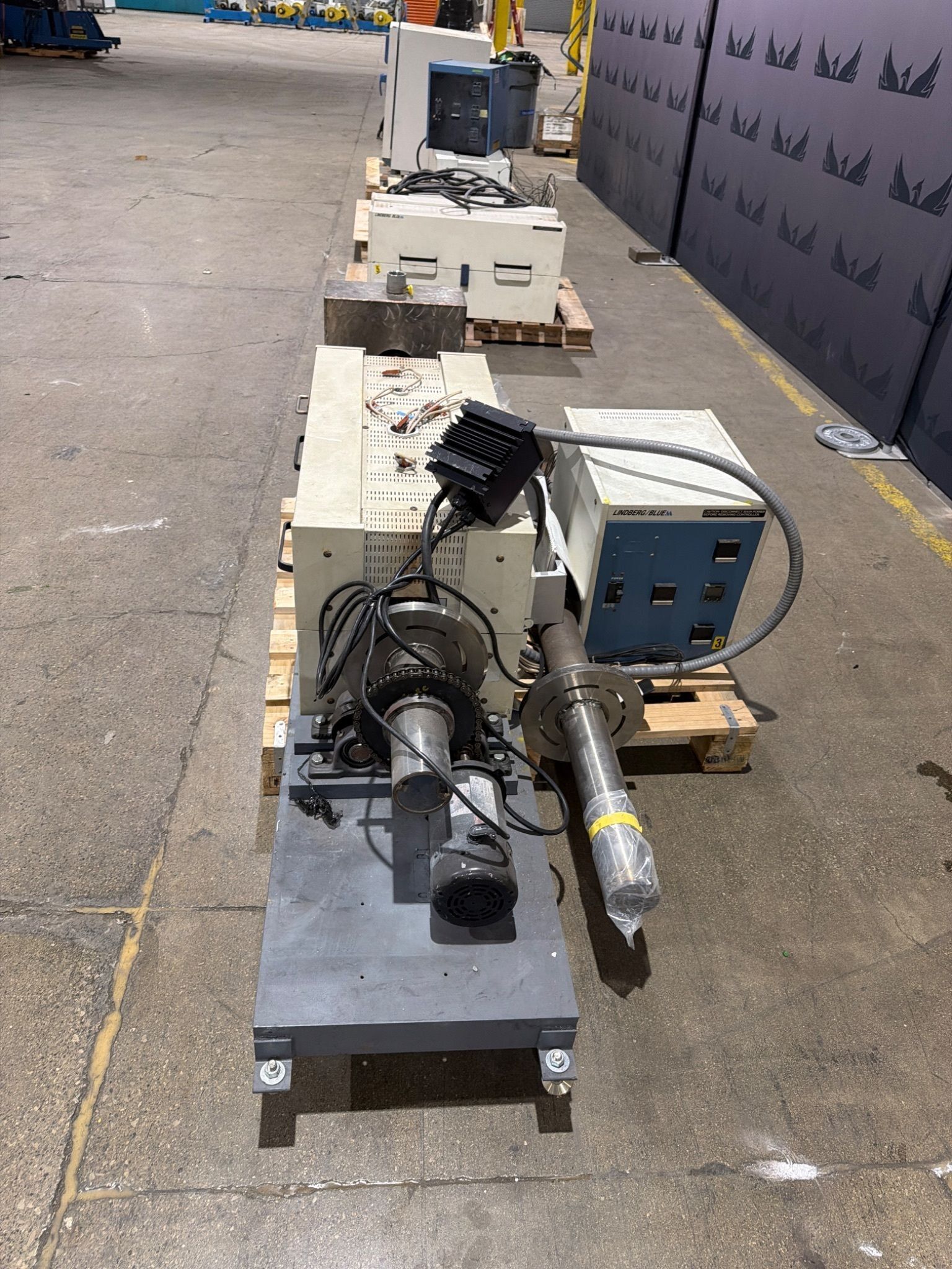 LINDBERG Blue M HTF55347C 1200°C Tube Furnace w/ CC58434PBC Control Console USED 1