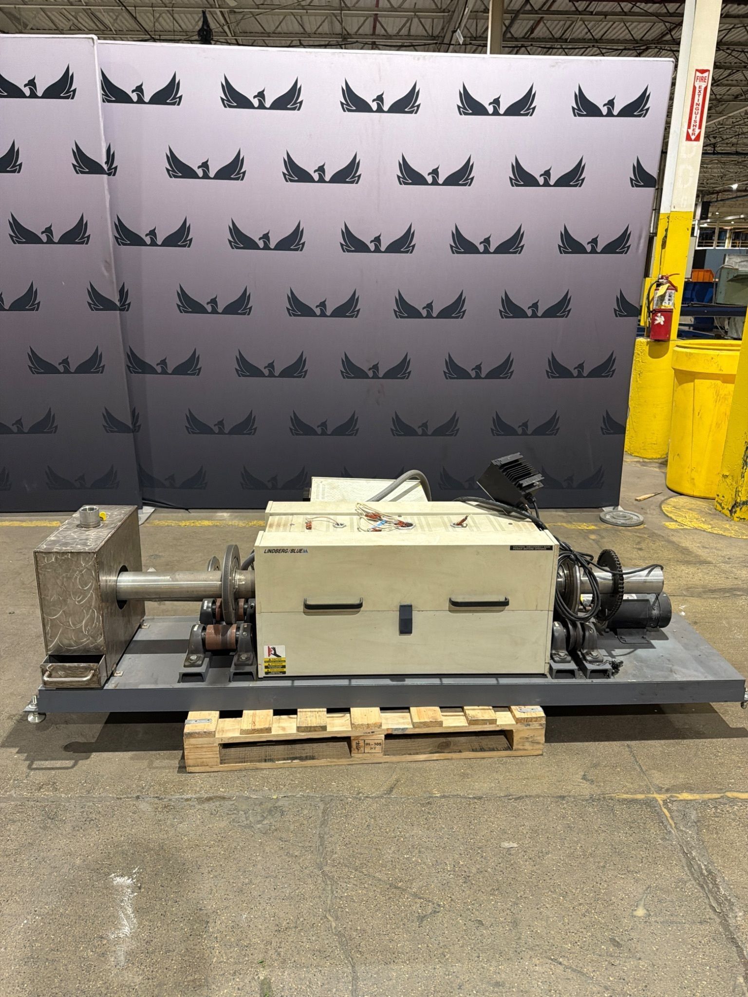 LINDBERG Blue M HTF55347C 1200°C Tube Furnace w/ CC58434PBC Control Console USED 0