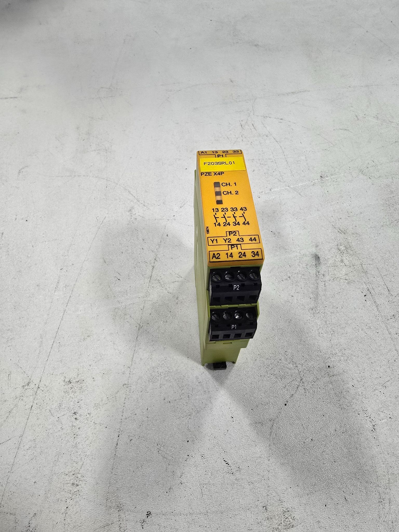 PILZ 777585 PZE X4P Safety Relay 24VDC 4NO USED 0
