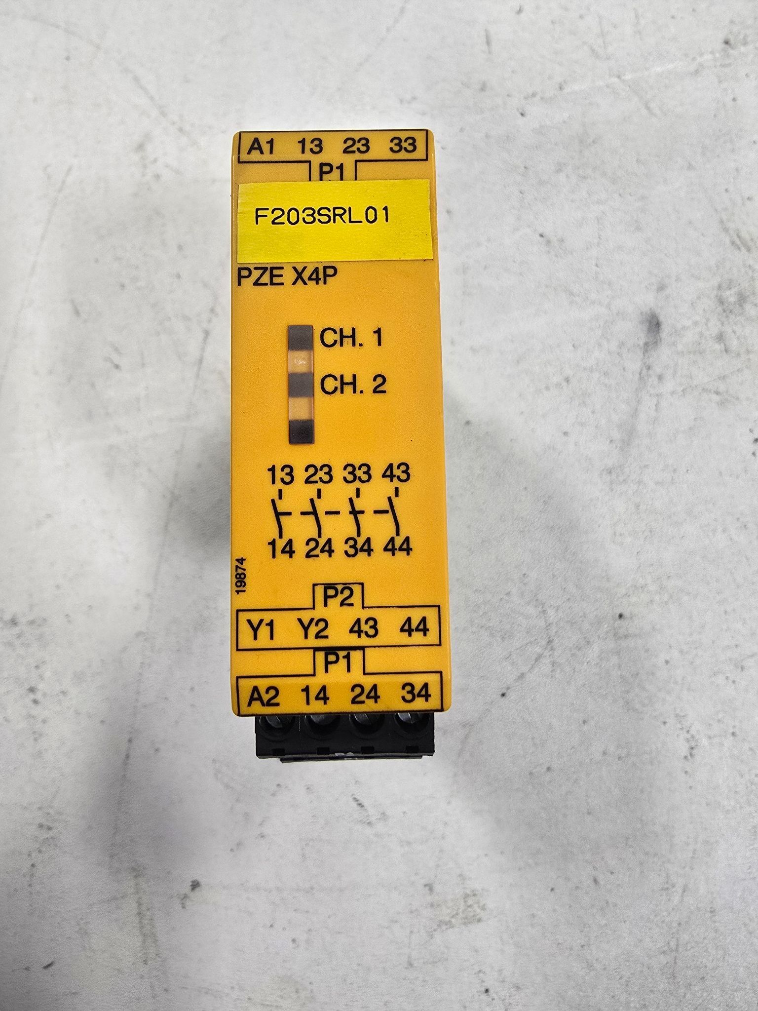 PILZ 777585 PZE X4P Safety Relay 24VDC 4NO USED 1