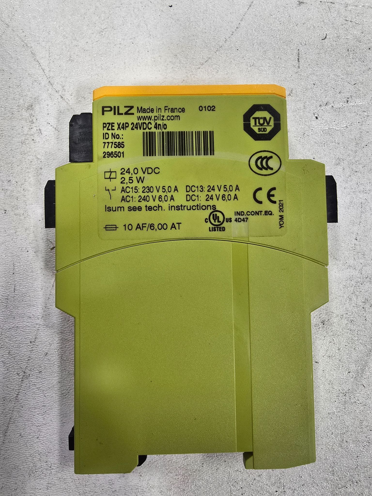 PILZ 777585 PZE X4P Safety Relay 24VDC 4NO USED 4
