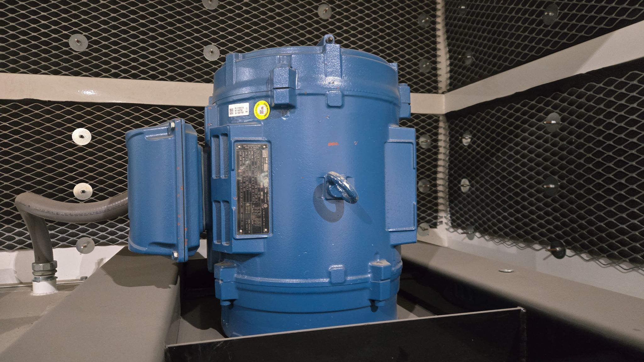 ROBOVENT FUSION DT4-15000-10 DUST COLLECTION SYSTEM/ EXHAUST SYSTEM USED 6