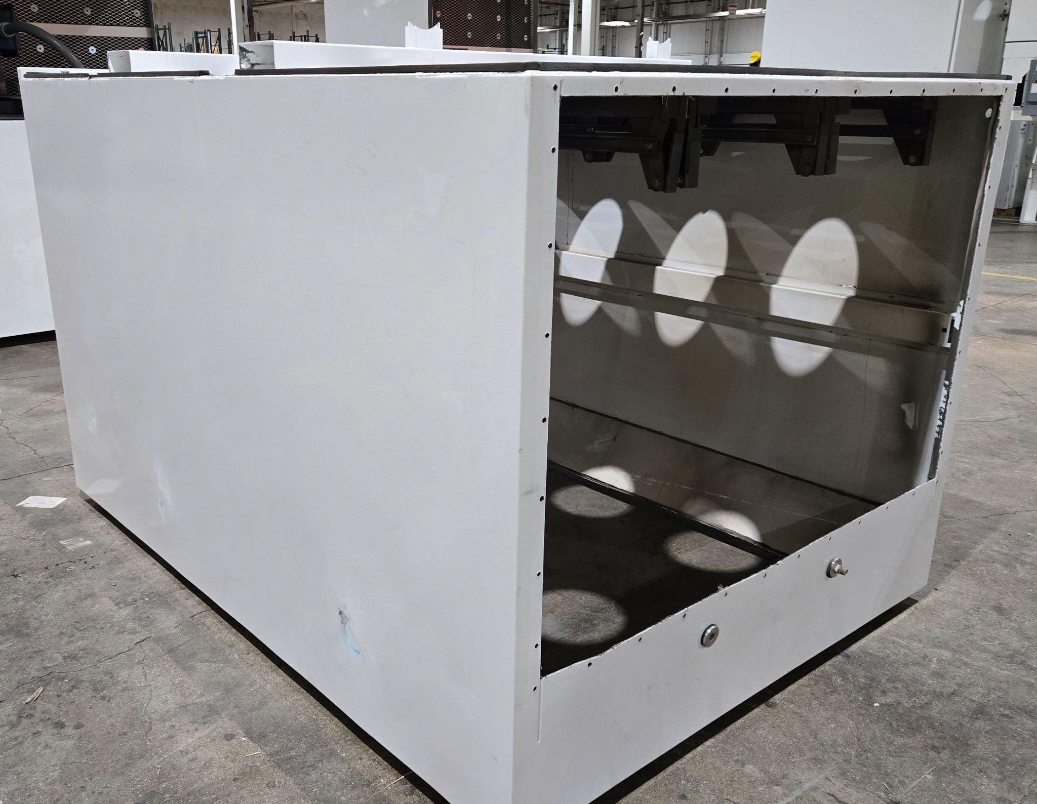 ROBOVENT FILTERED EXHAUSED SYSTEM W/ EPAD TOUCH 200 AMP 600 VAC USED 8