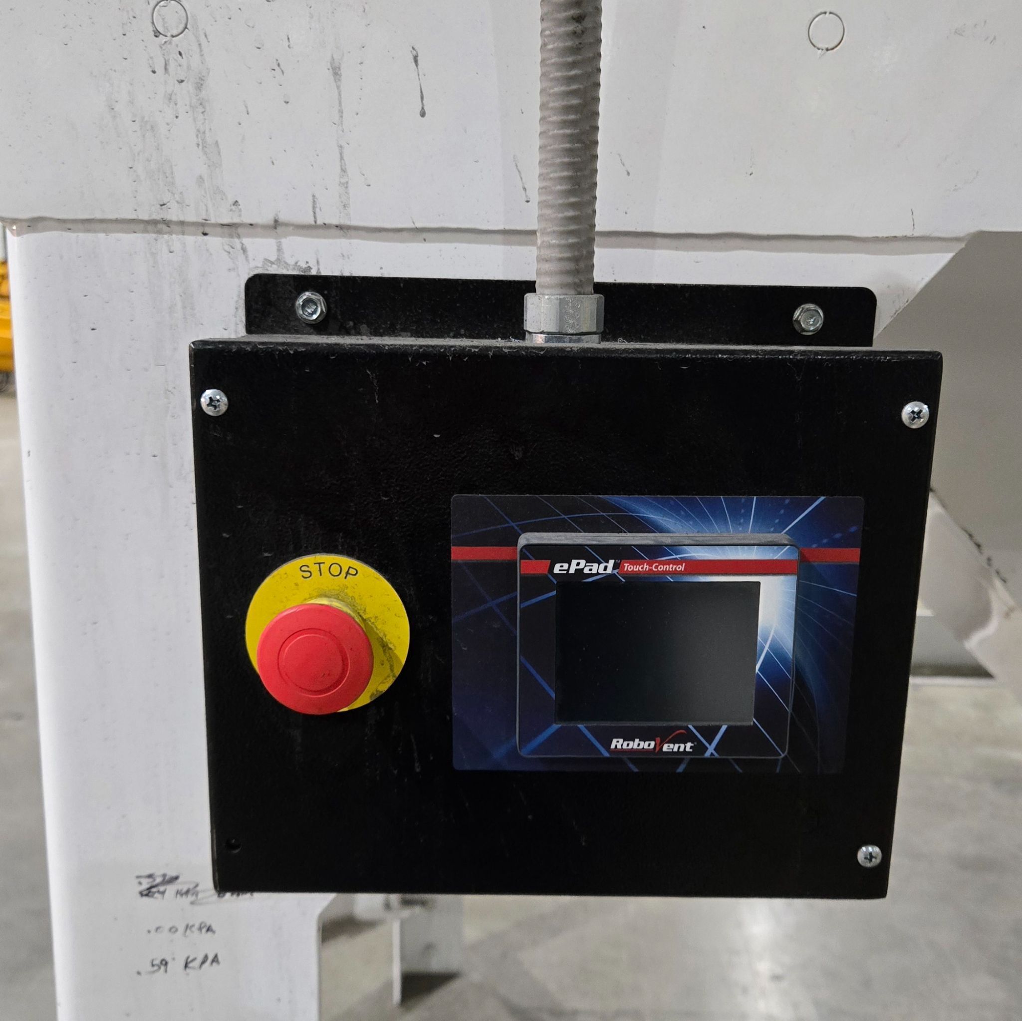 ROBOVENT FILTERED EXHAUSED SYSTEM W/ EPAD TOUCH 200 AMP 600 VAC USED 15