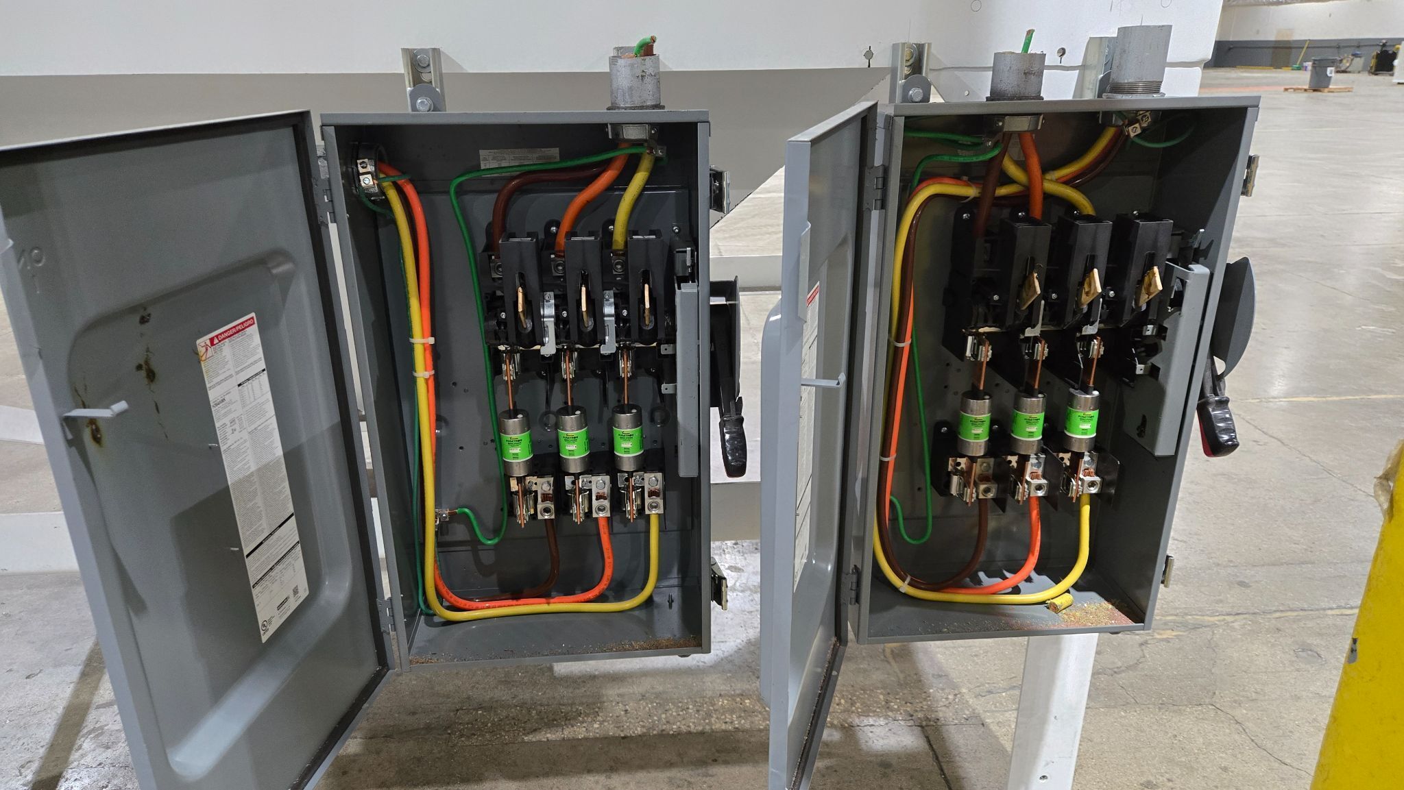 ROBOVENT FILTERED EXHAUSED SYSTEM W/ EPAD TOUCH 200 AMP 600 VAC USED 17