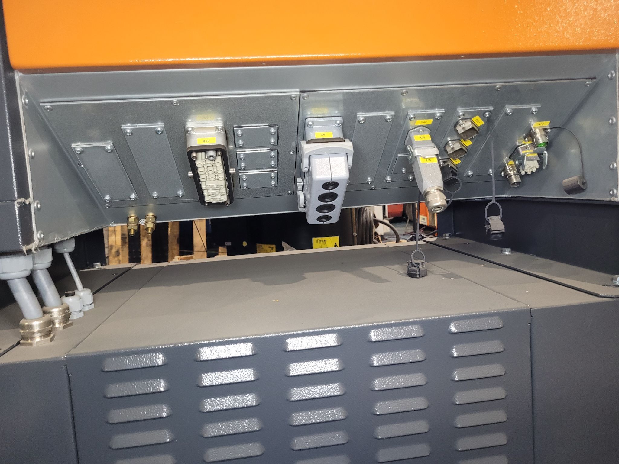 KUKA KR 16 L6-2 Robot Complete w/ KR C4 NA Controls NEW (Missing Pendant) 5
