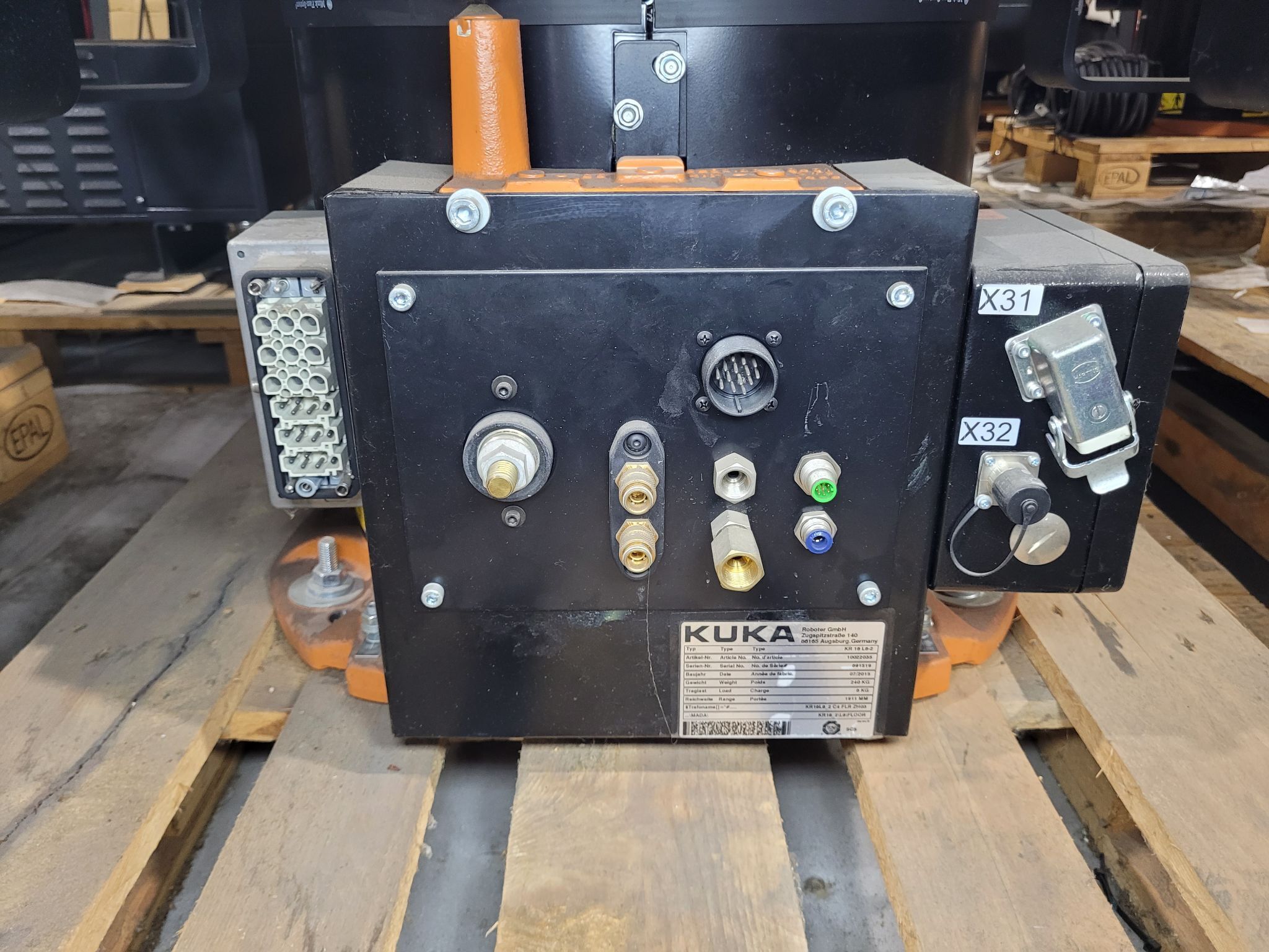 KUKA KR16 L6-2 Robot Complete w/ KR C4 Controls NEW (Missing Pendant) 2