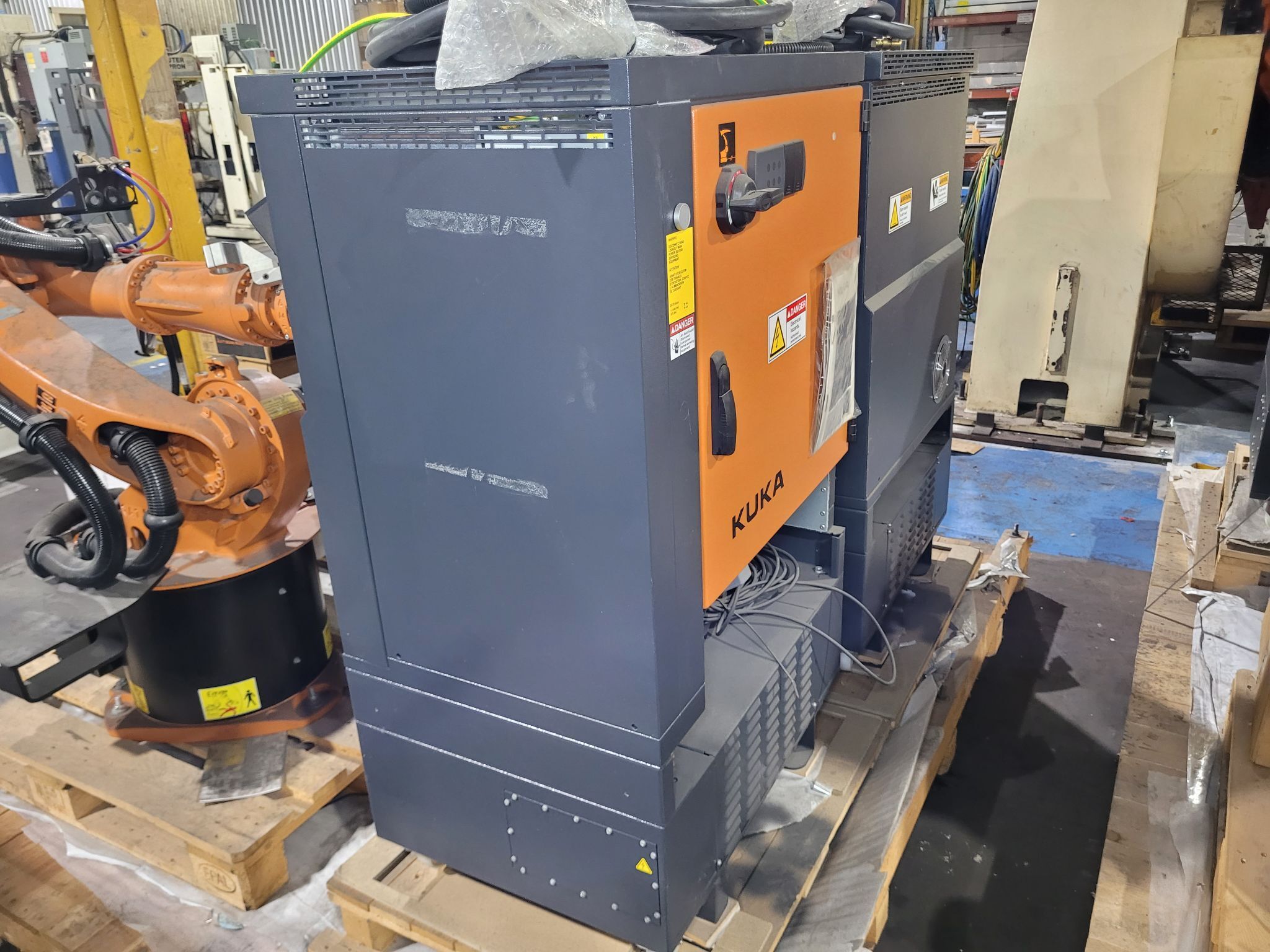 KUKA KR16 L6-2 Robot Complete w/ KR C4 Controls NEW (Missing Pendant) 5