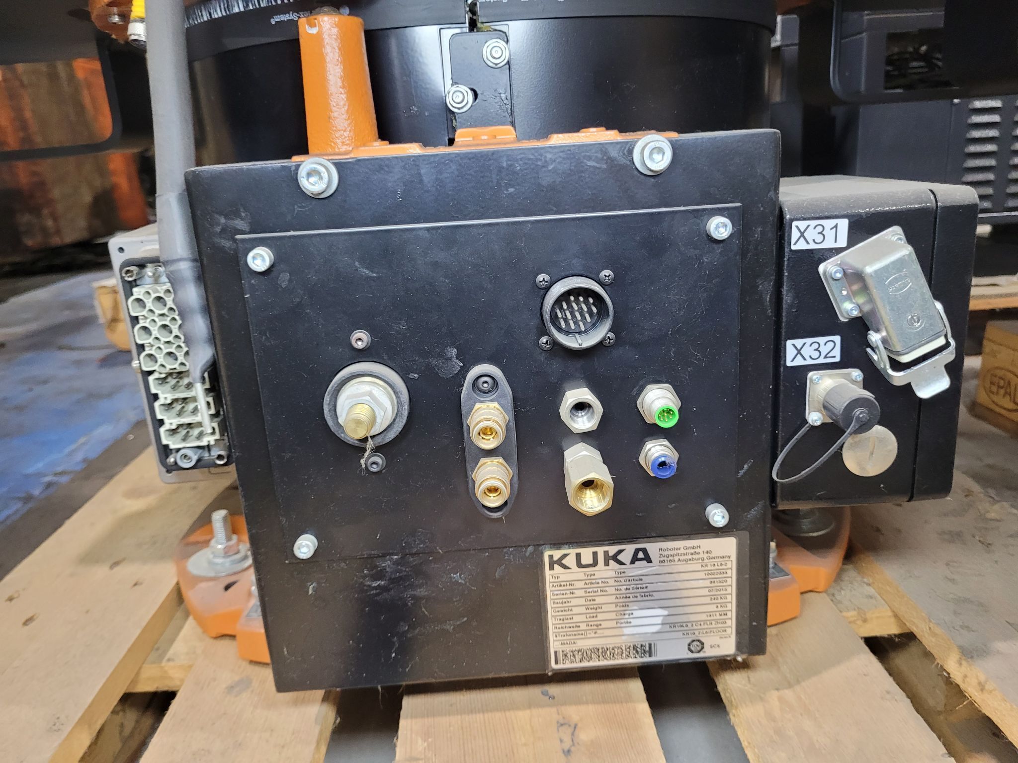 KUKA KR16 L6-2 Robot Complete w/ KR C4 Controls NEW (Missing Pendant) 2