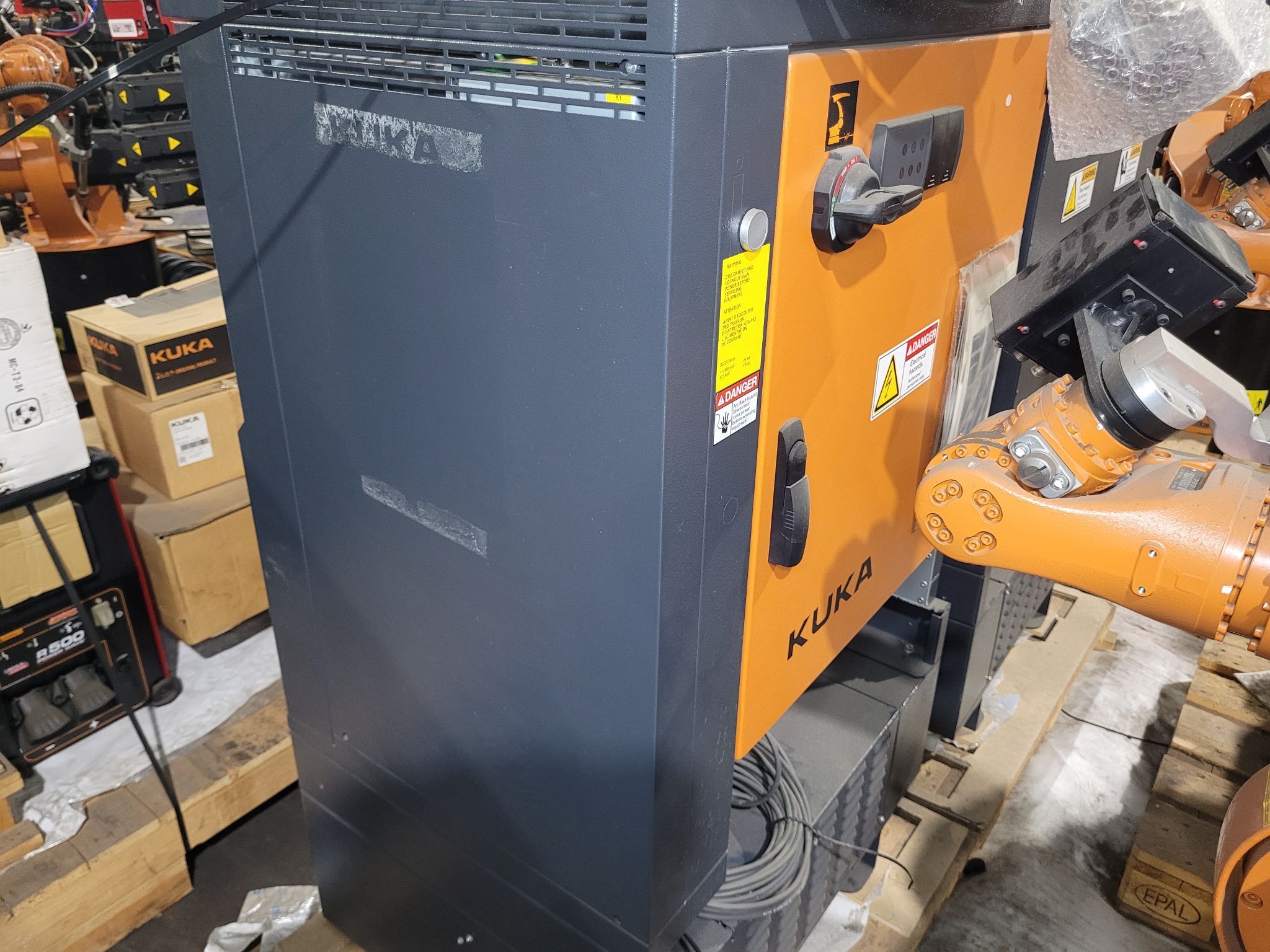 KUKA KR16 L6-2 Robot Complete w/ KR C4 Controls NEW (Missing Pendant) 5